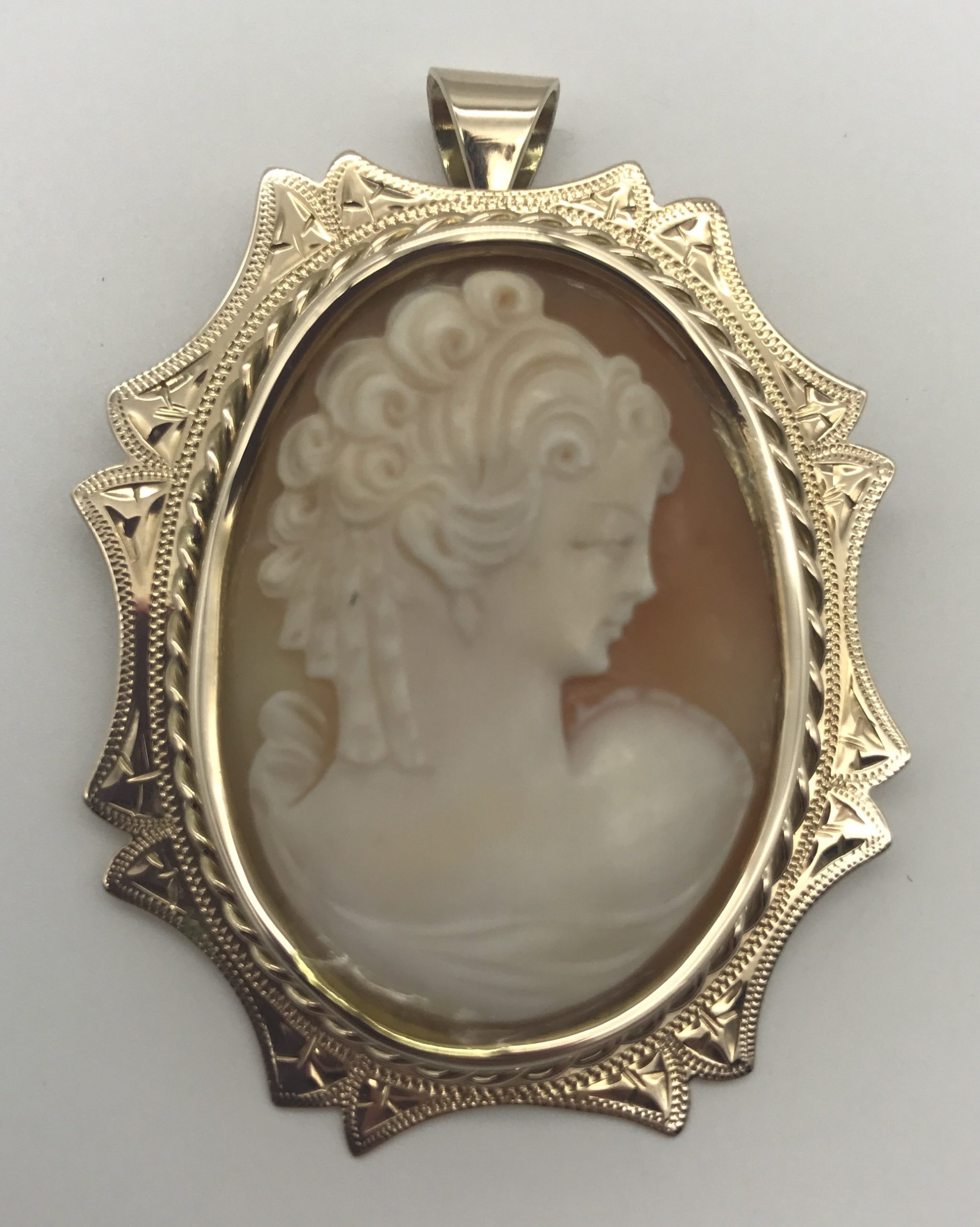 Vintage 14ct Gold Cameo Brooch
