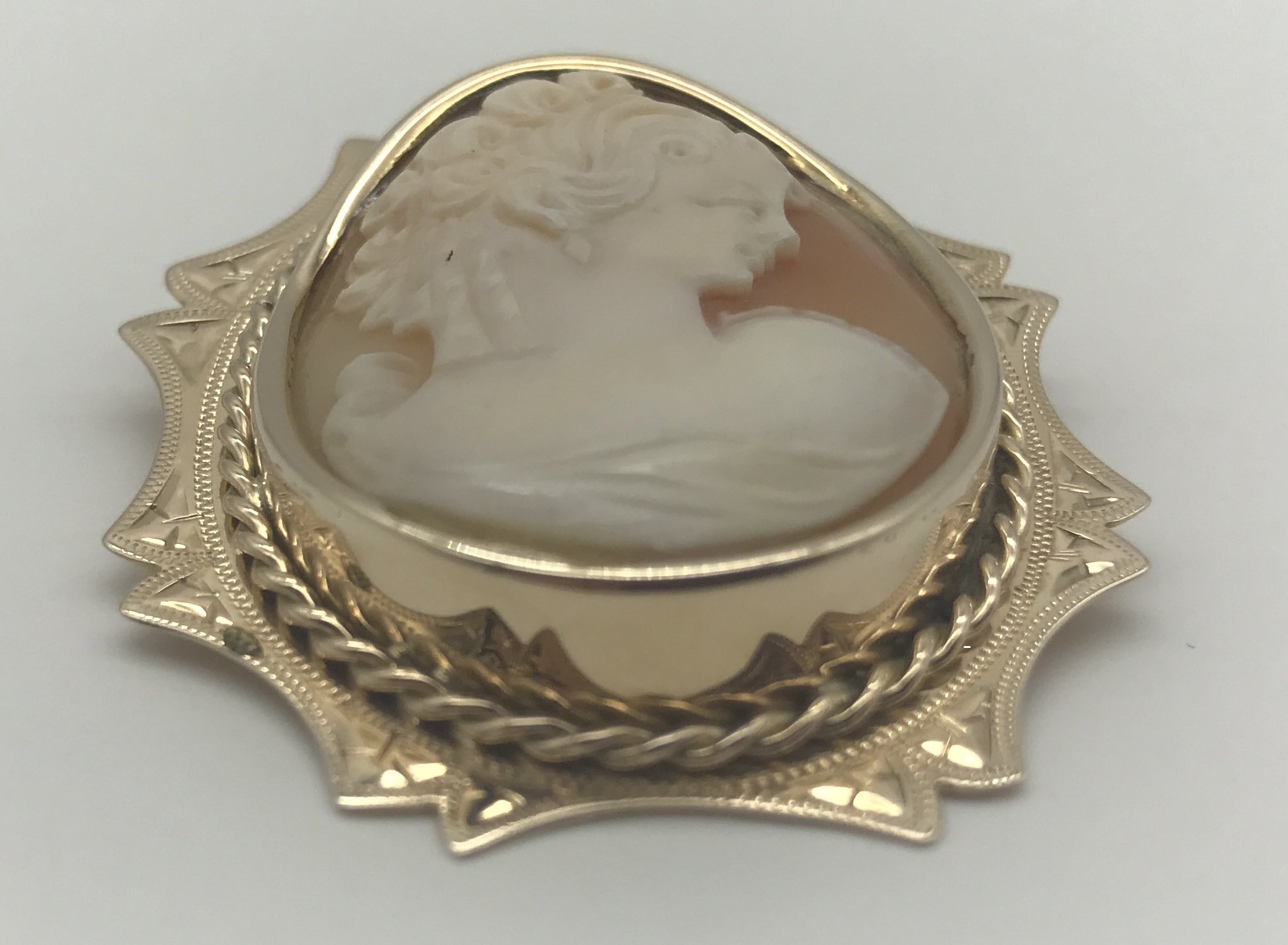 Vintage 14ct Gold Cameo Brooch