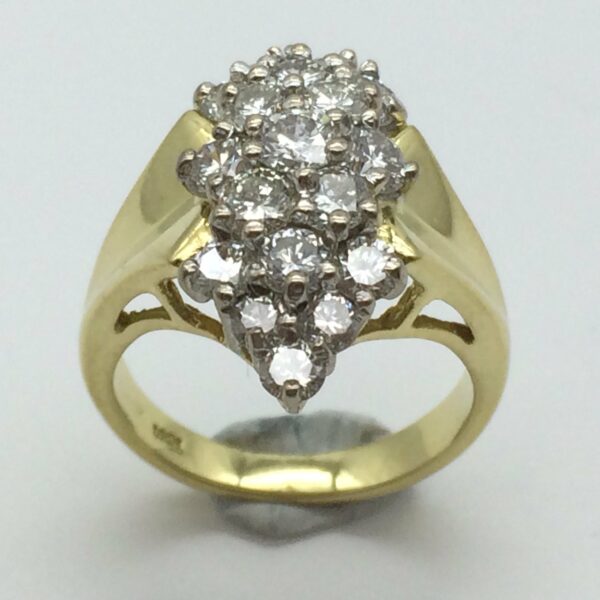 Stunning 18ct Gold Diamond Ring