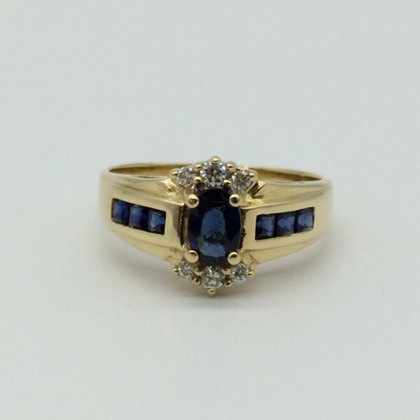 Lovely 18ct Gold, Sapphire and Diamond Ring