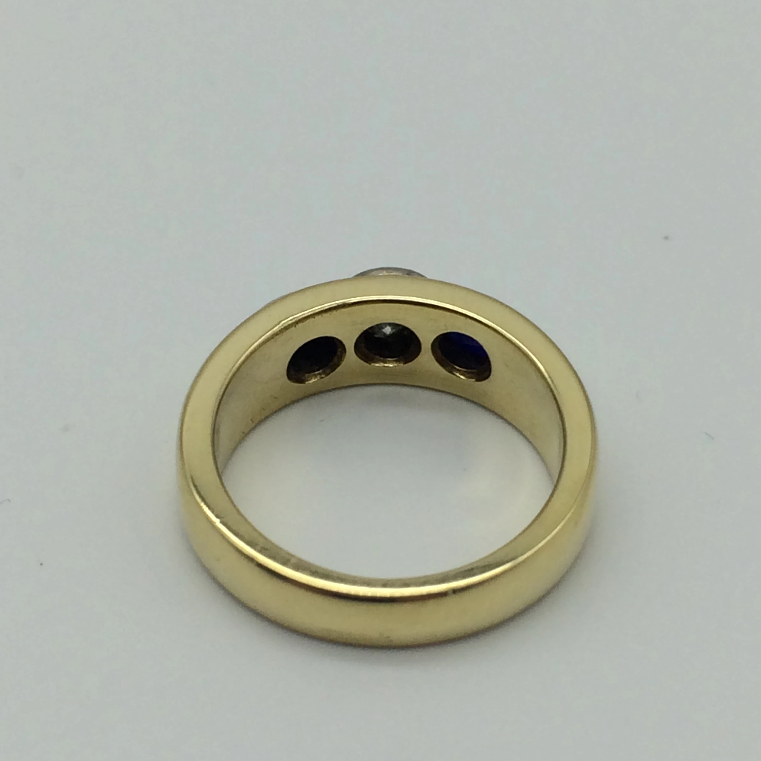 Classic 18ct Gold, Diamond and Sapphire Ring