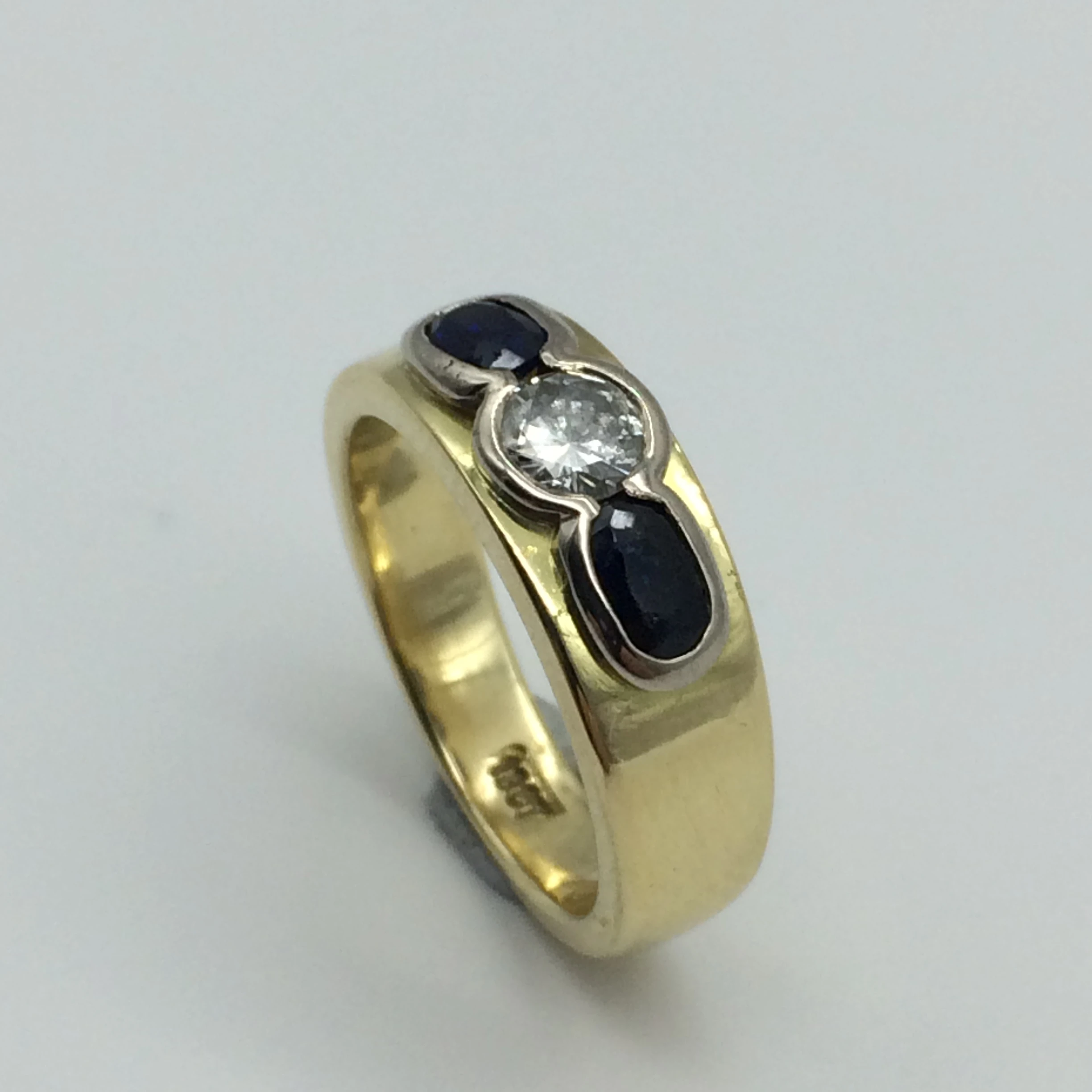 Classic 18ct Gold, Diamond and Sapphire Ring