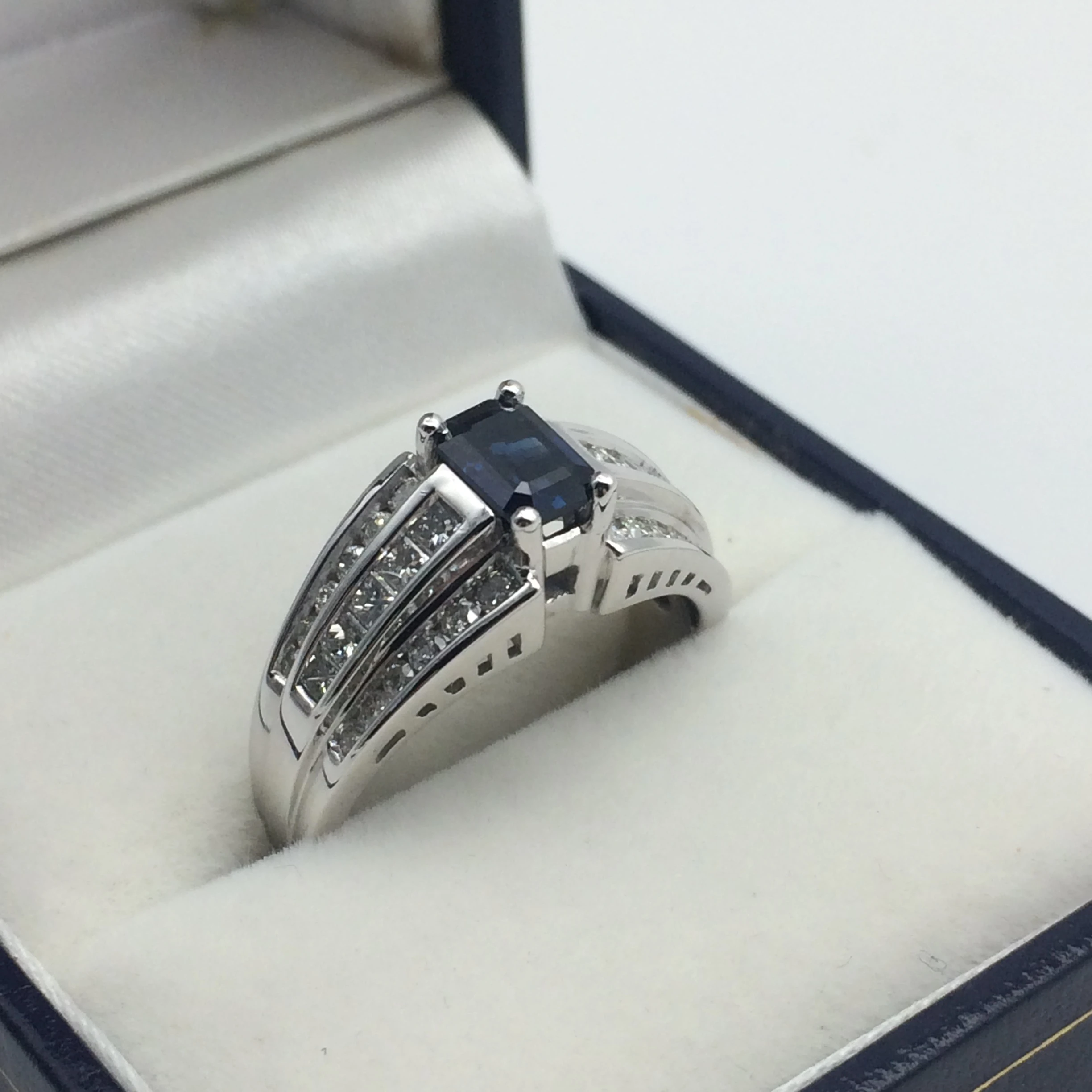 Striking 18ct White Gold, Diamond & Sapphire Ring