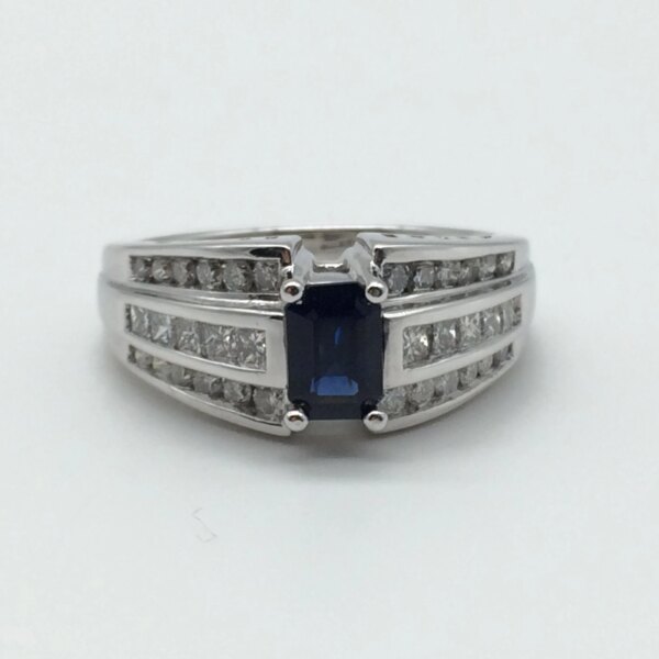 Striking 18ct White Gold, Diamond & Sapphire Ring