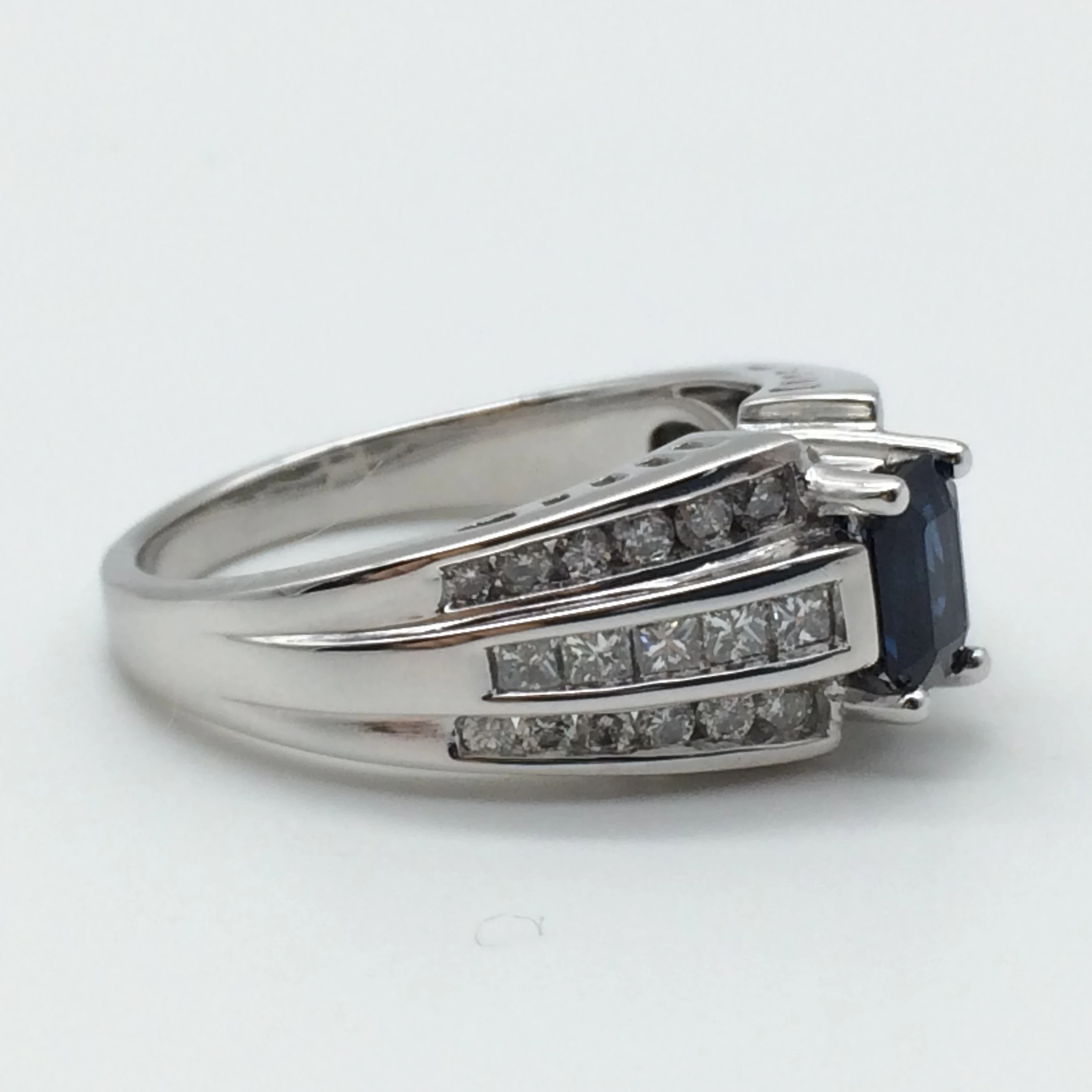 Striking 18ct White Gold, Diamond & Sapphire Ring