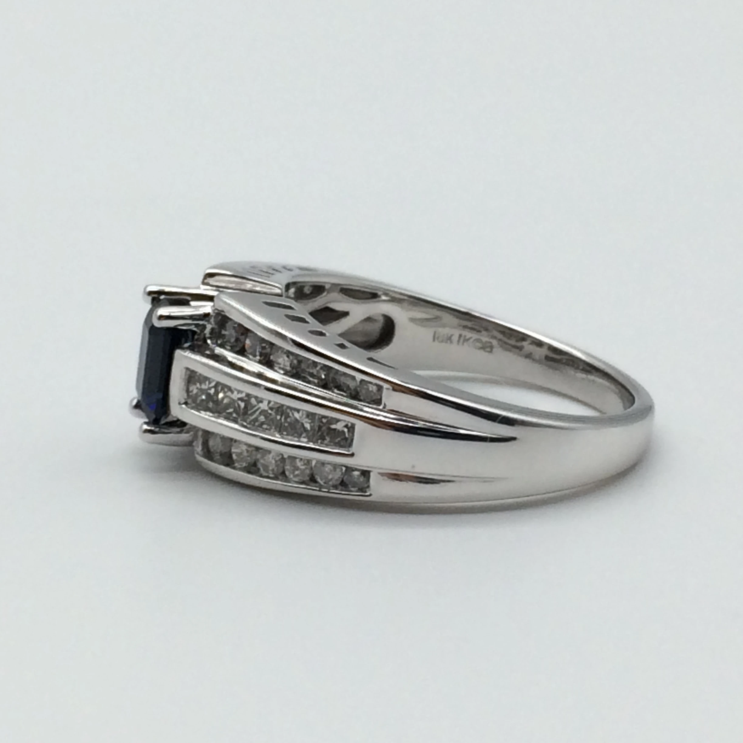 Striking 18ct White Gold, Diamond & Sapphire Ring
