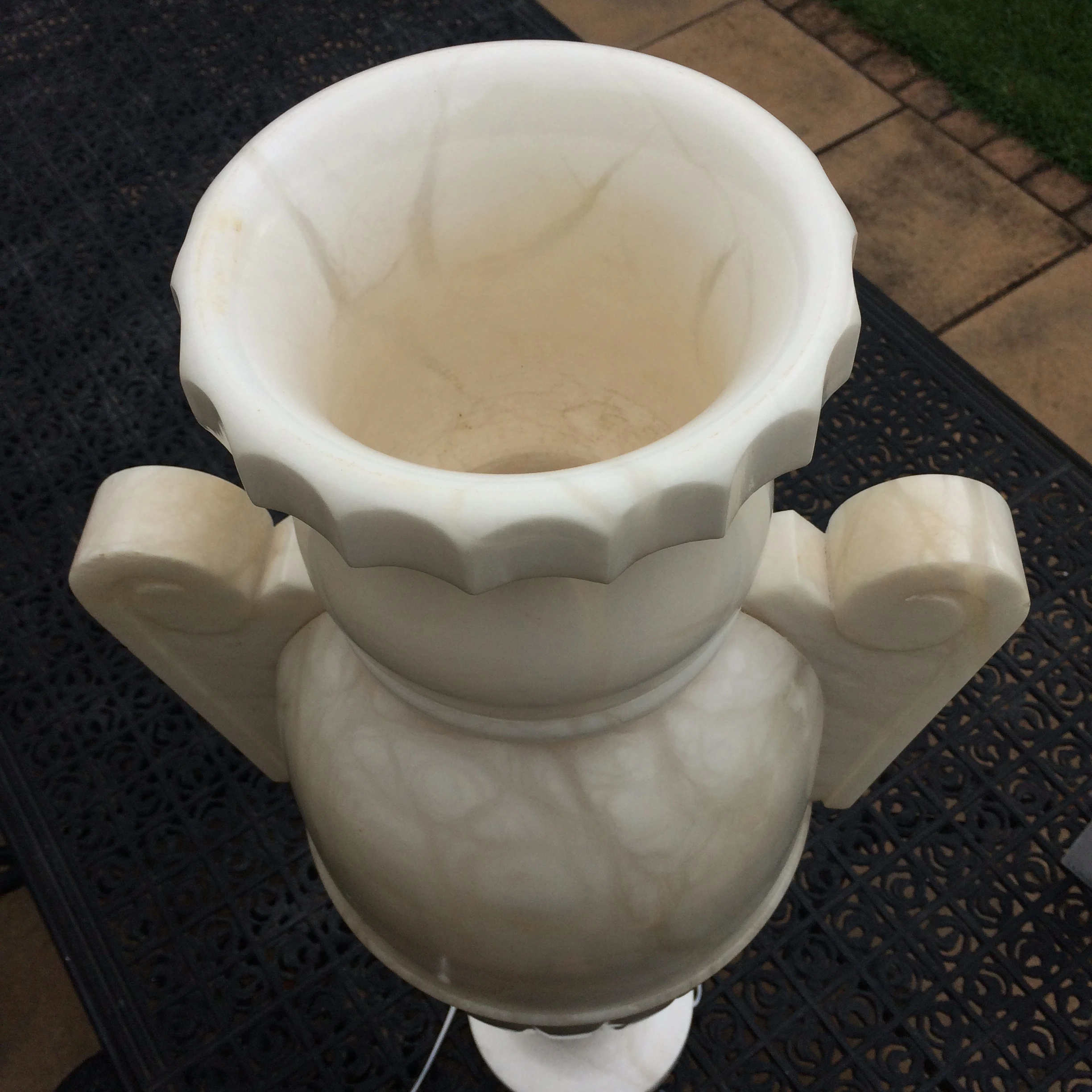 Superb Signed Art Deco French or Italian Alabaster Lamp