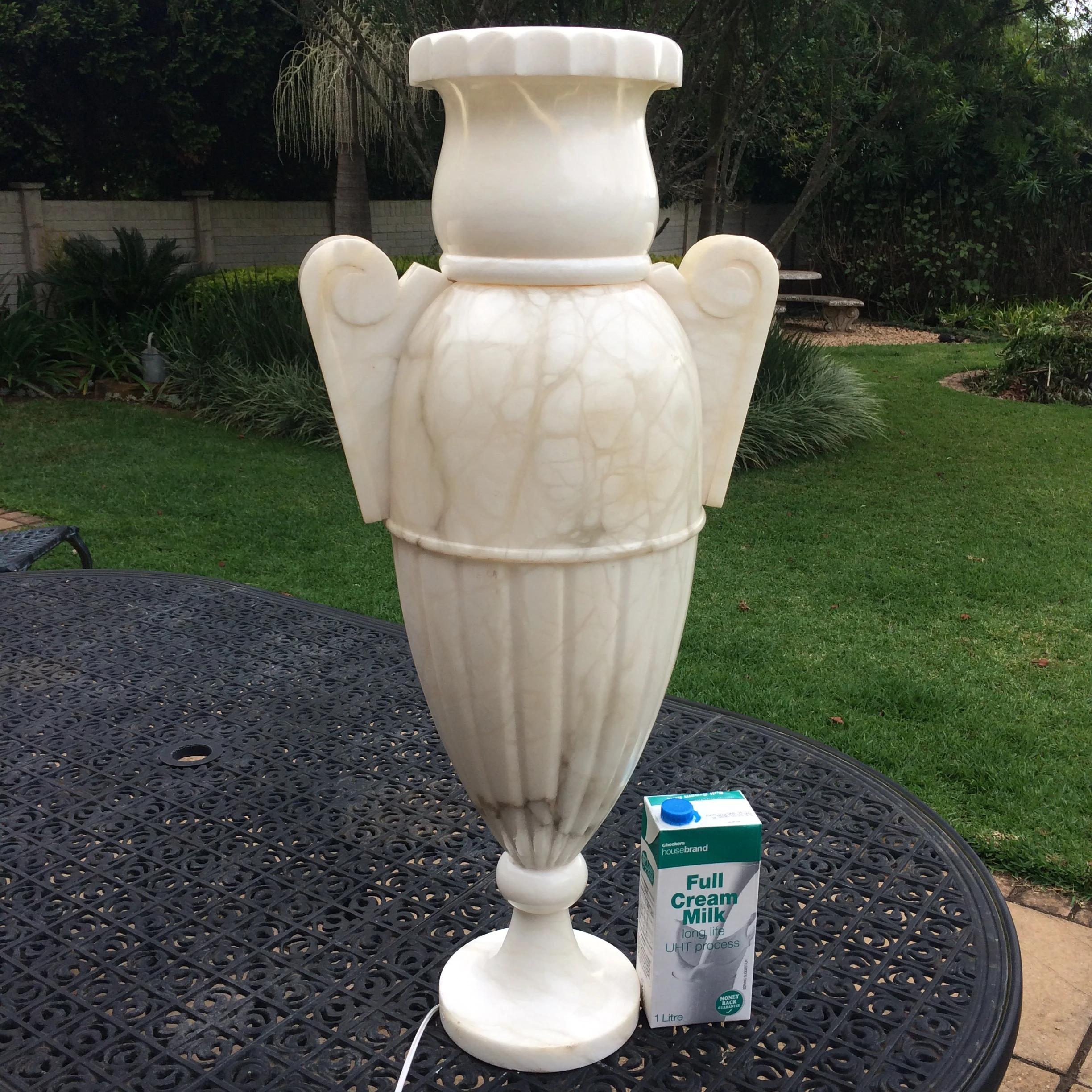 Superb Signed Art Deco French or Italian Alabaster Lamp