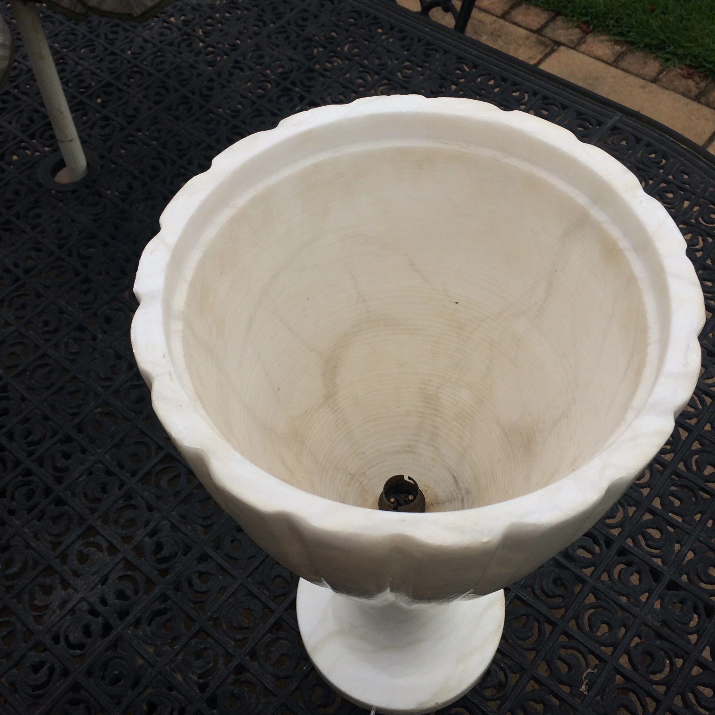 Superb Signed Art Deco French or Italian Alabaster Lamp