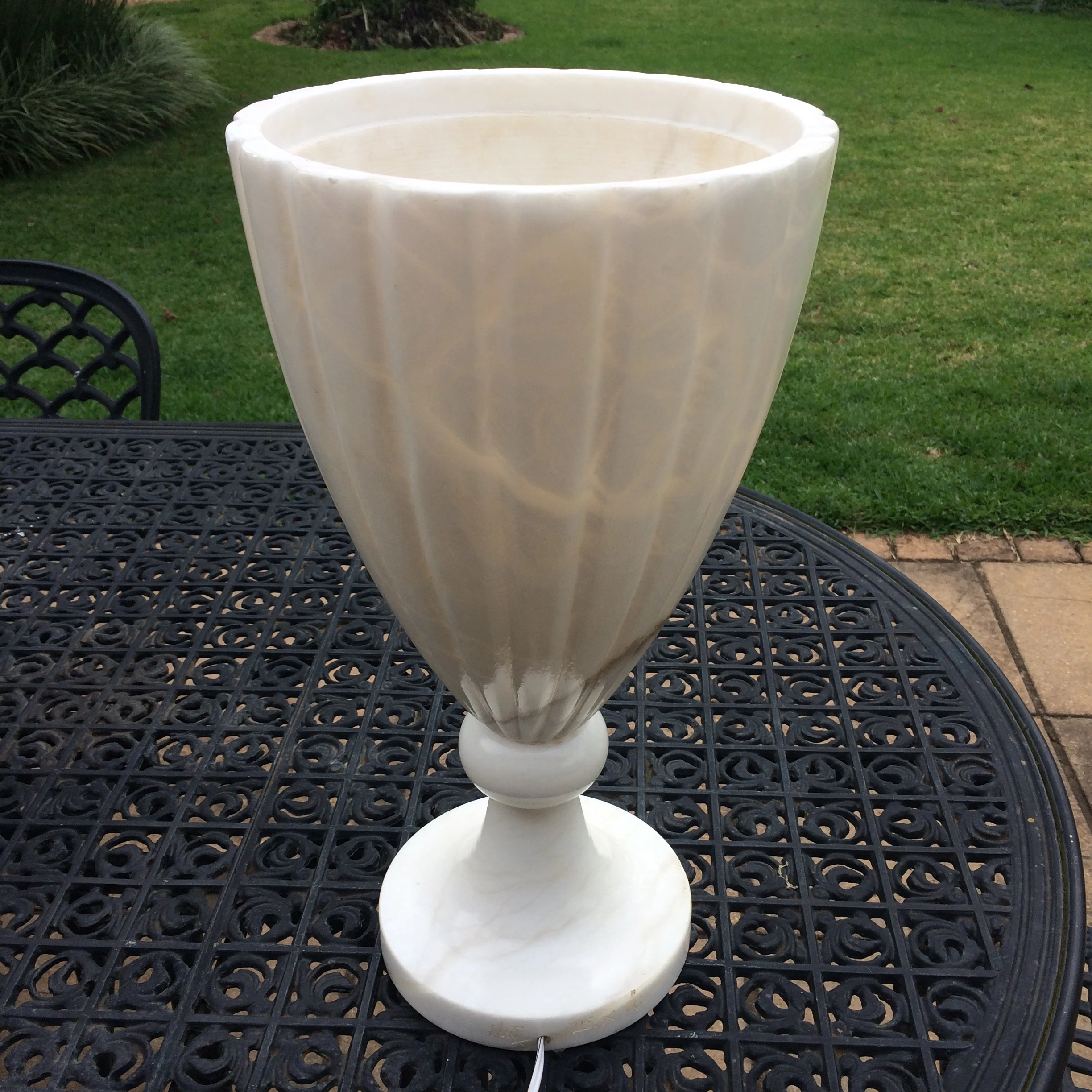 Superb Signed Art Deco French or Italian Alabaster Lamp