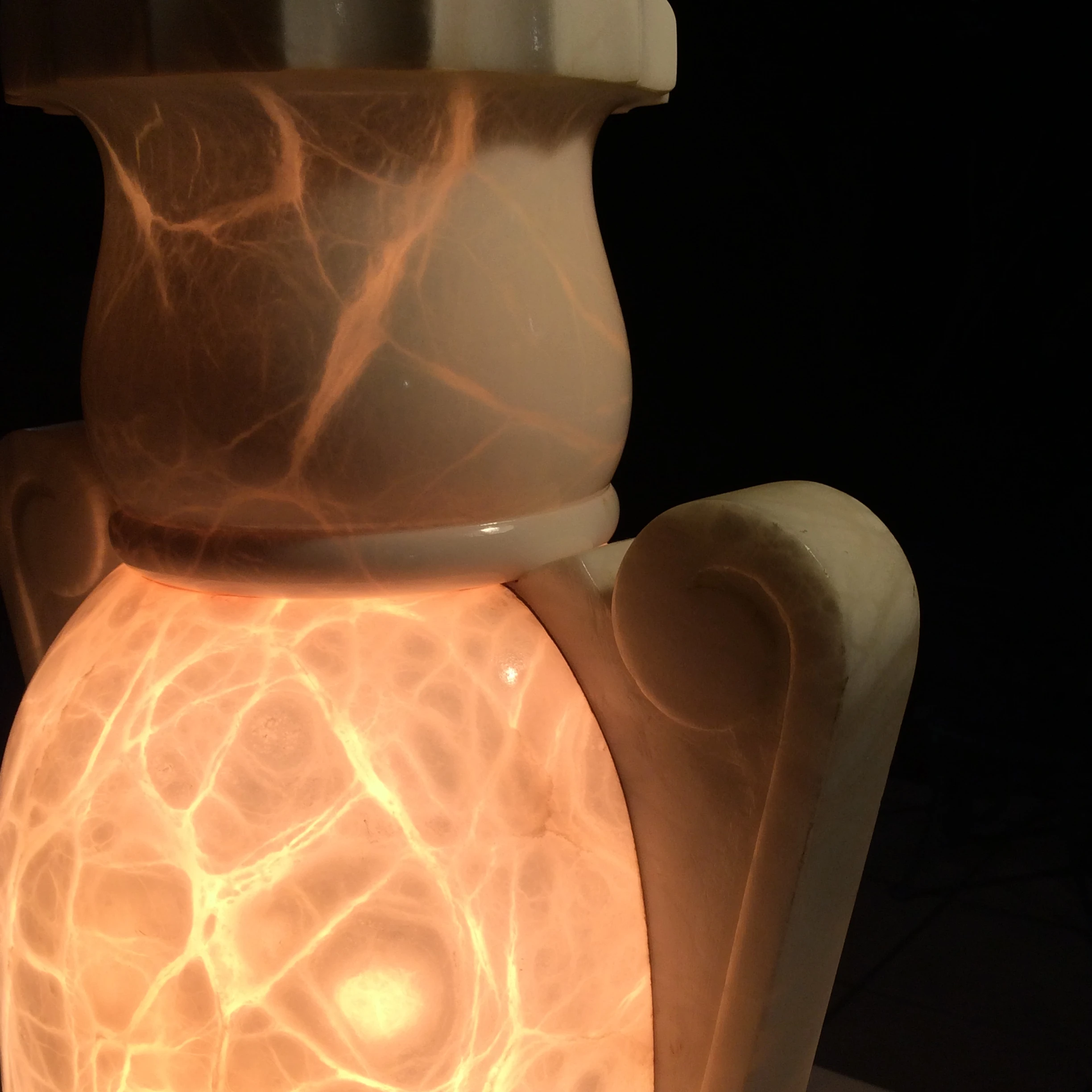 Superb Signed Art Deco French or Italian Alabaster Lamp