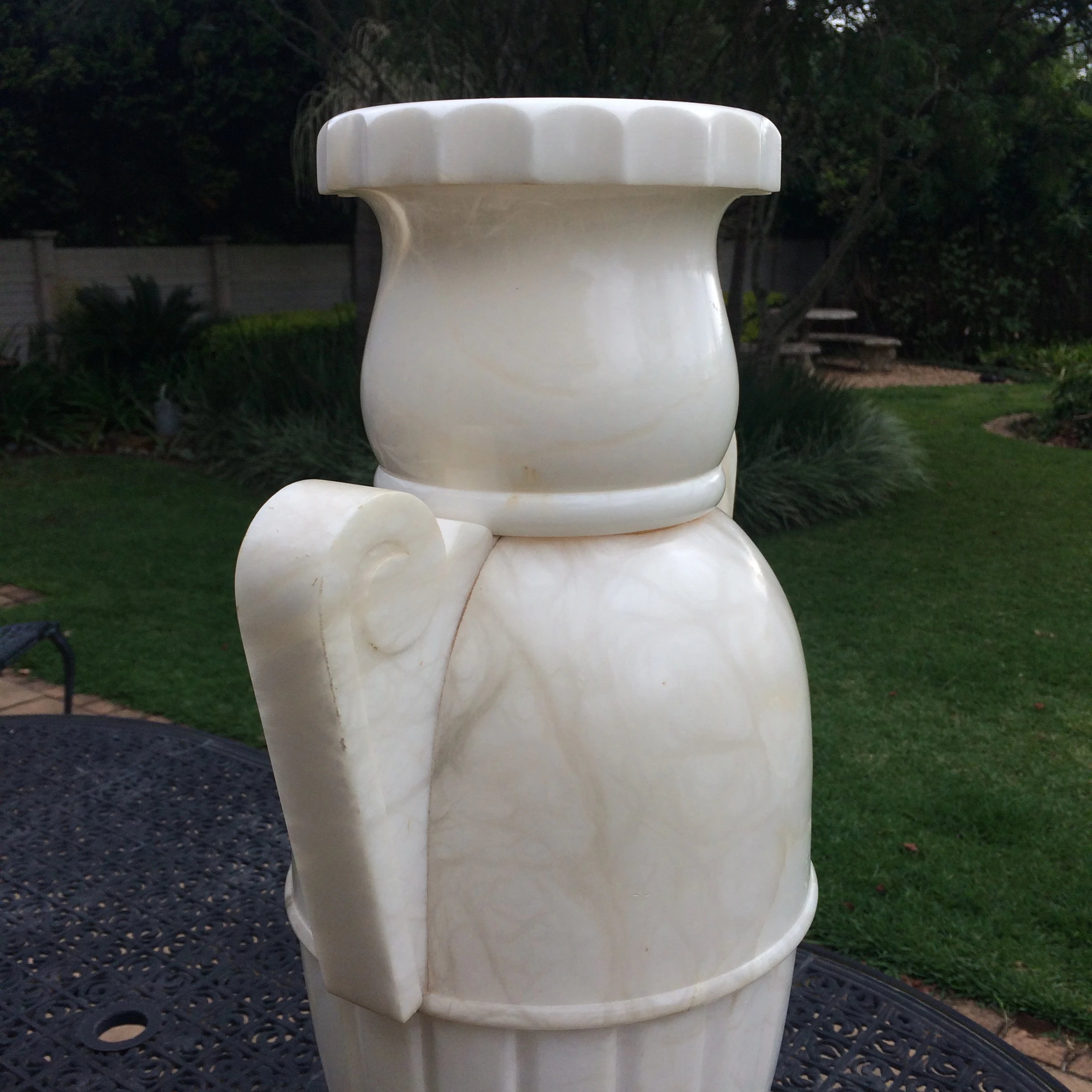 Superb Signed Art Deco French or Italian Alabaster Lamp