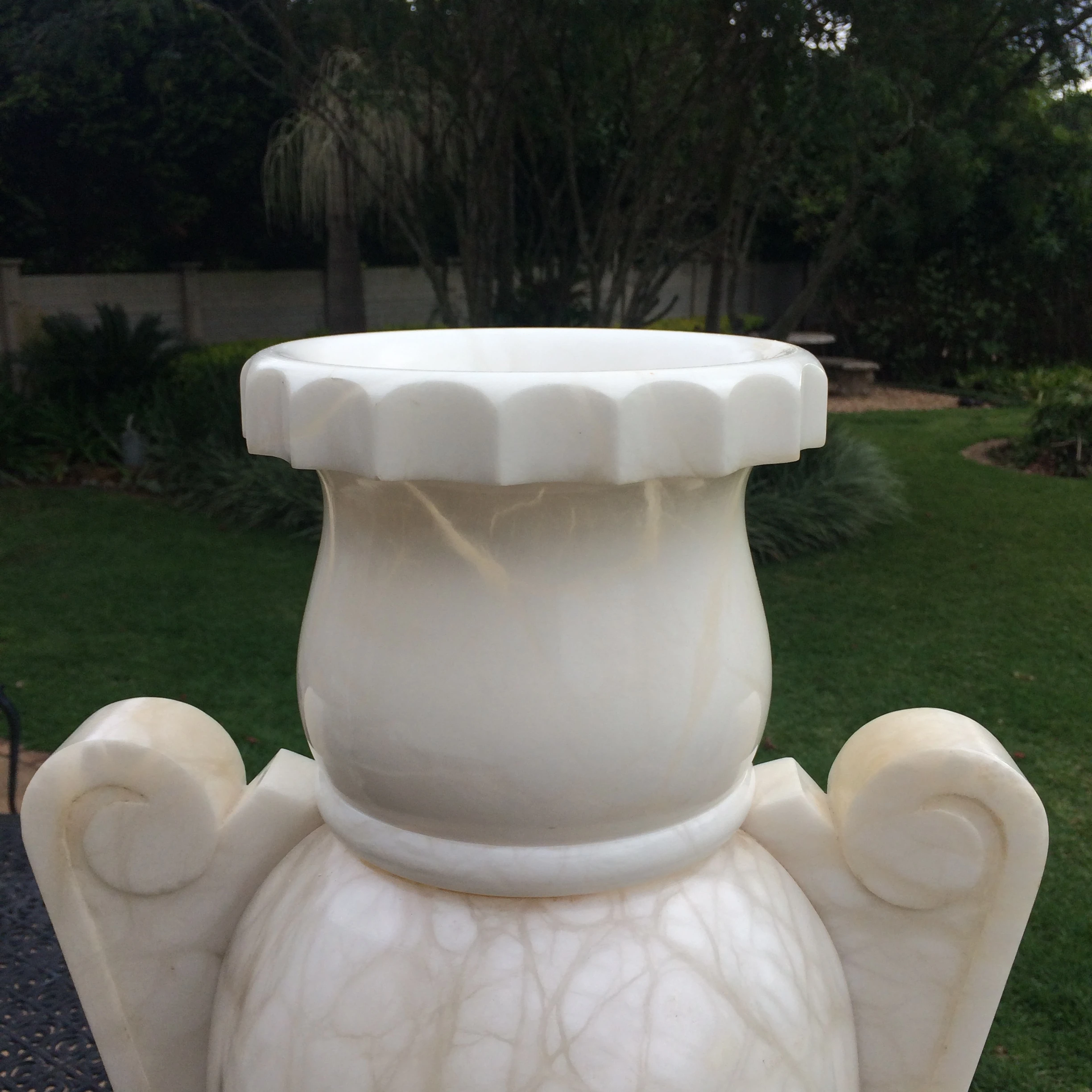 Superb Signed Art Deco French or Italian Alabaster Lamp