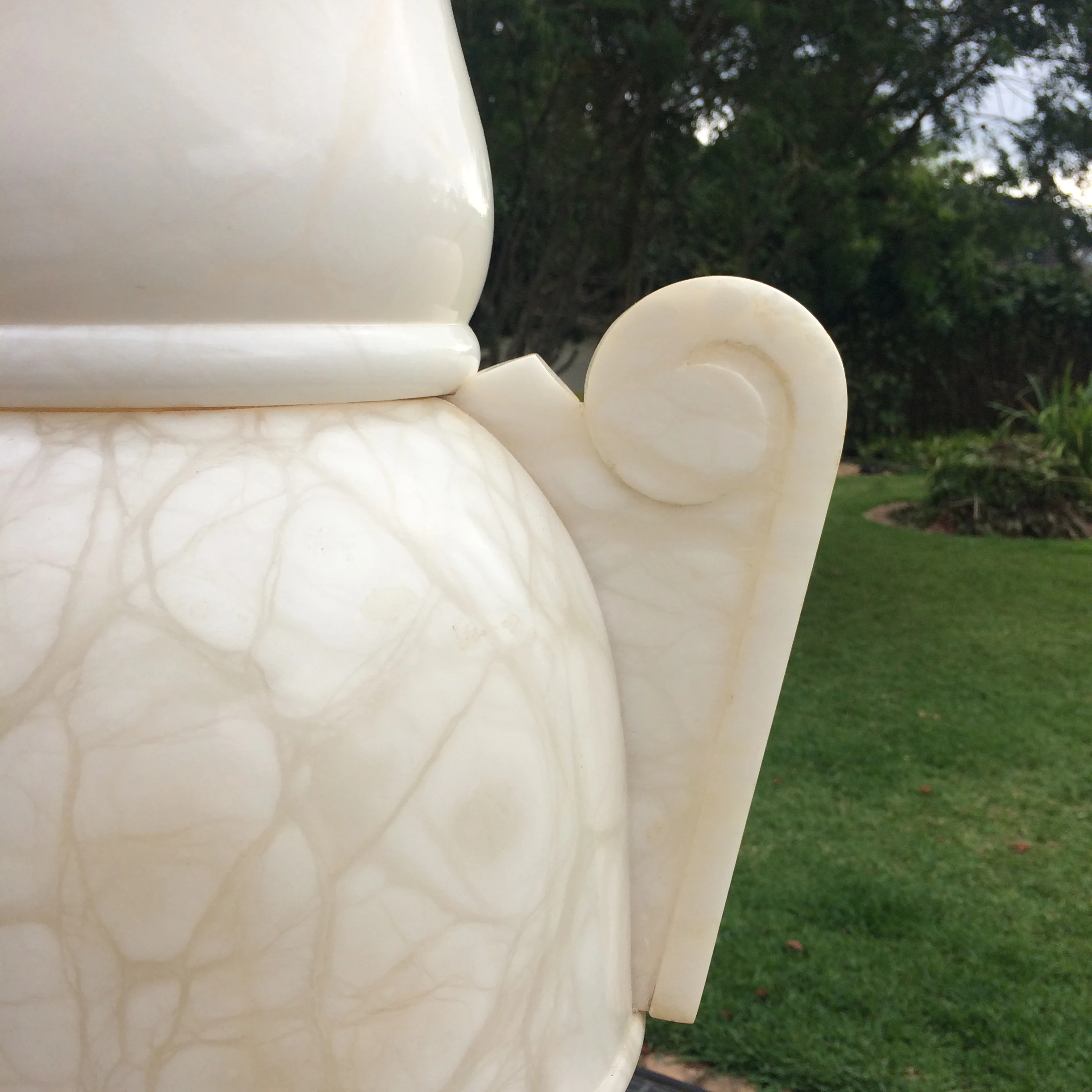 Superb Signed Art Deco French or Italian Alabaster Lamp