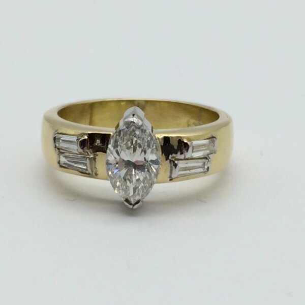 Exquisite 18ct Gold ‘Marquise Cut’ Diamond Ring