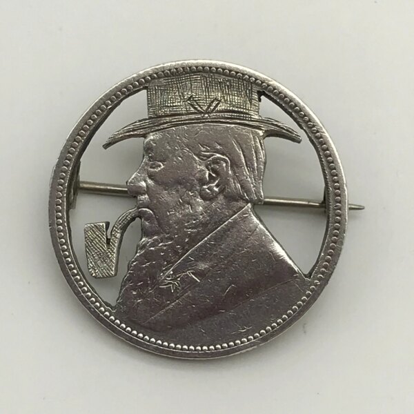Rare Boer War P.O.W. (Paul Kruger Pipe & Hat) Coin Brooch
