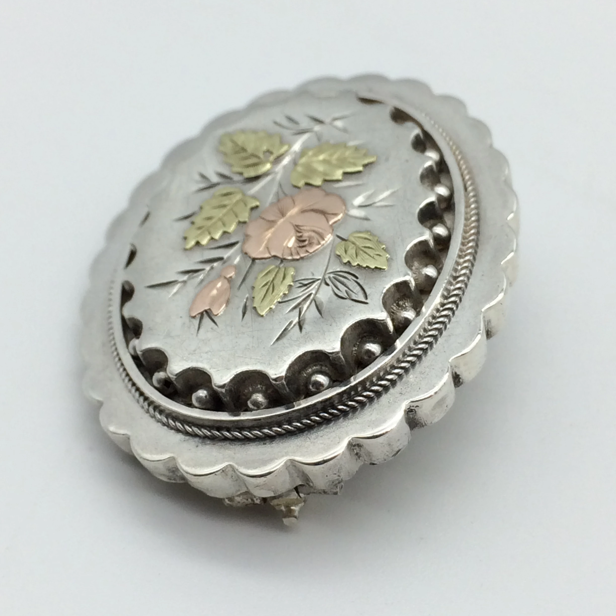Pretty Victorian Silver & Gold Floral Brooch