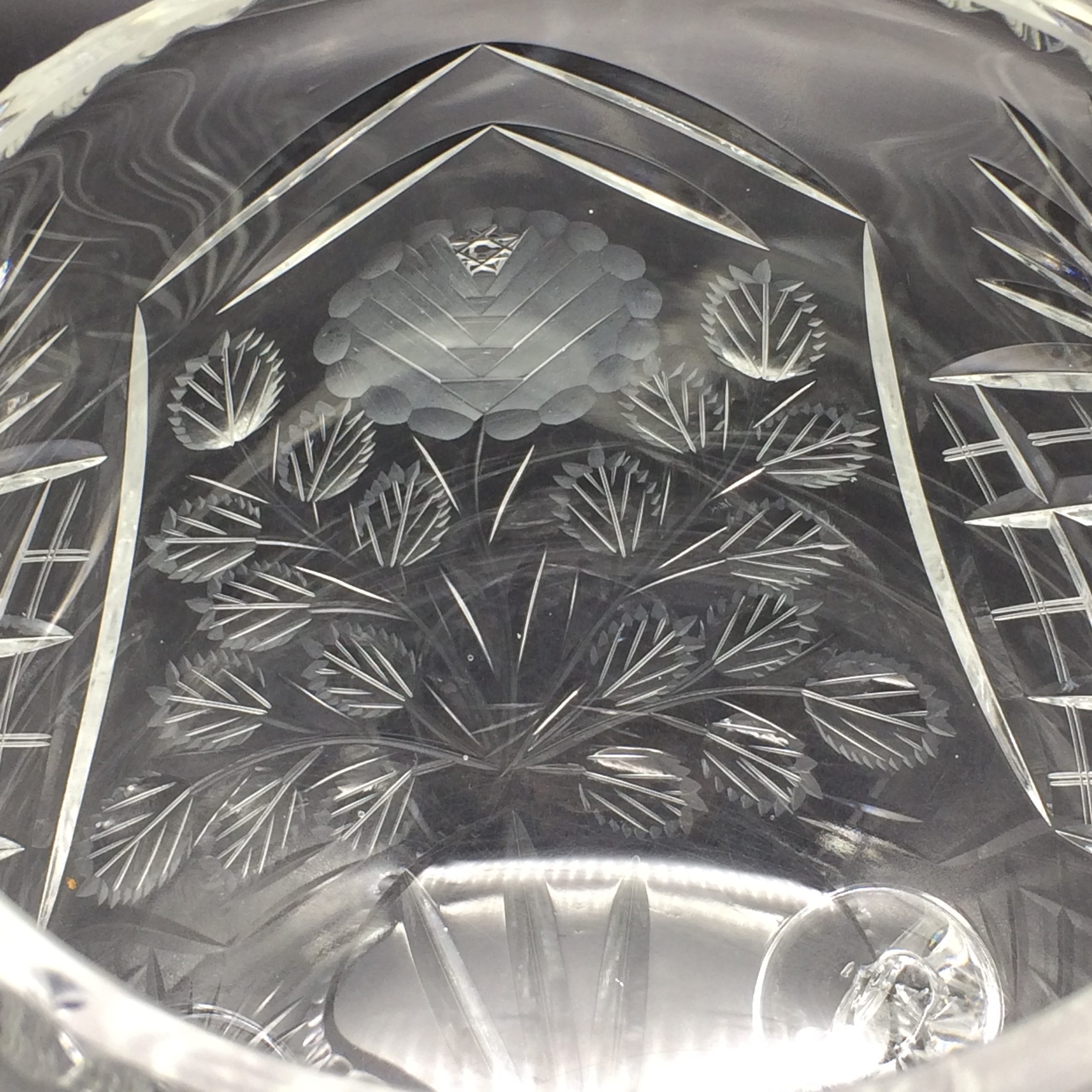 Impressive Large ‘Rose-Cut’ Crystal Vase - Image 5