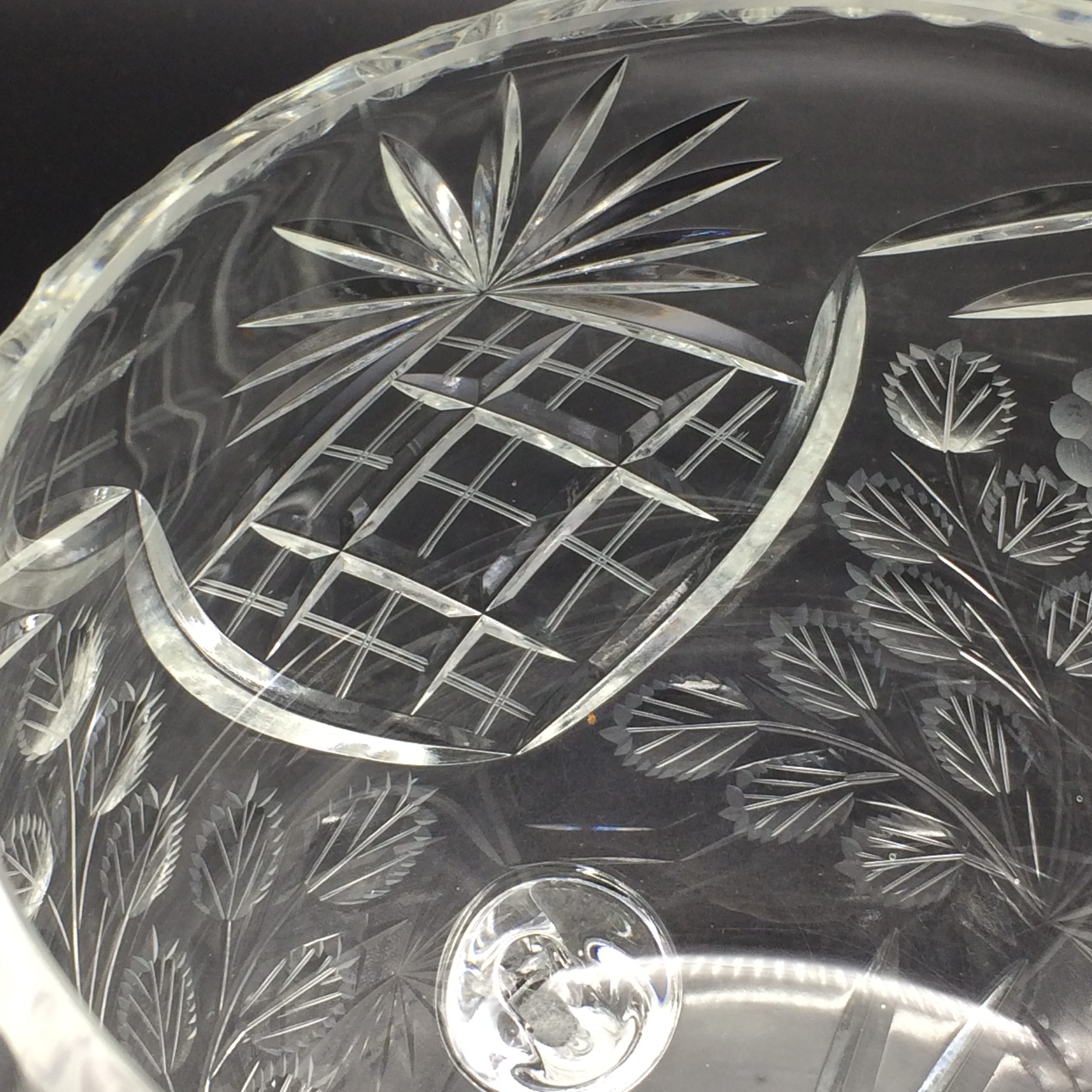 Impressive Large ‘Rose-Cut’ Crystal Vase - Image 6