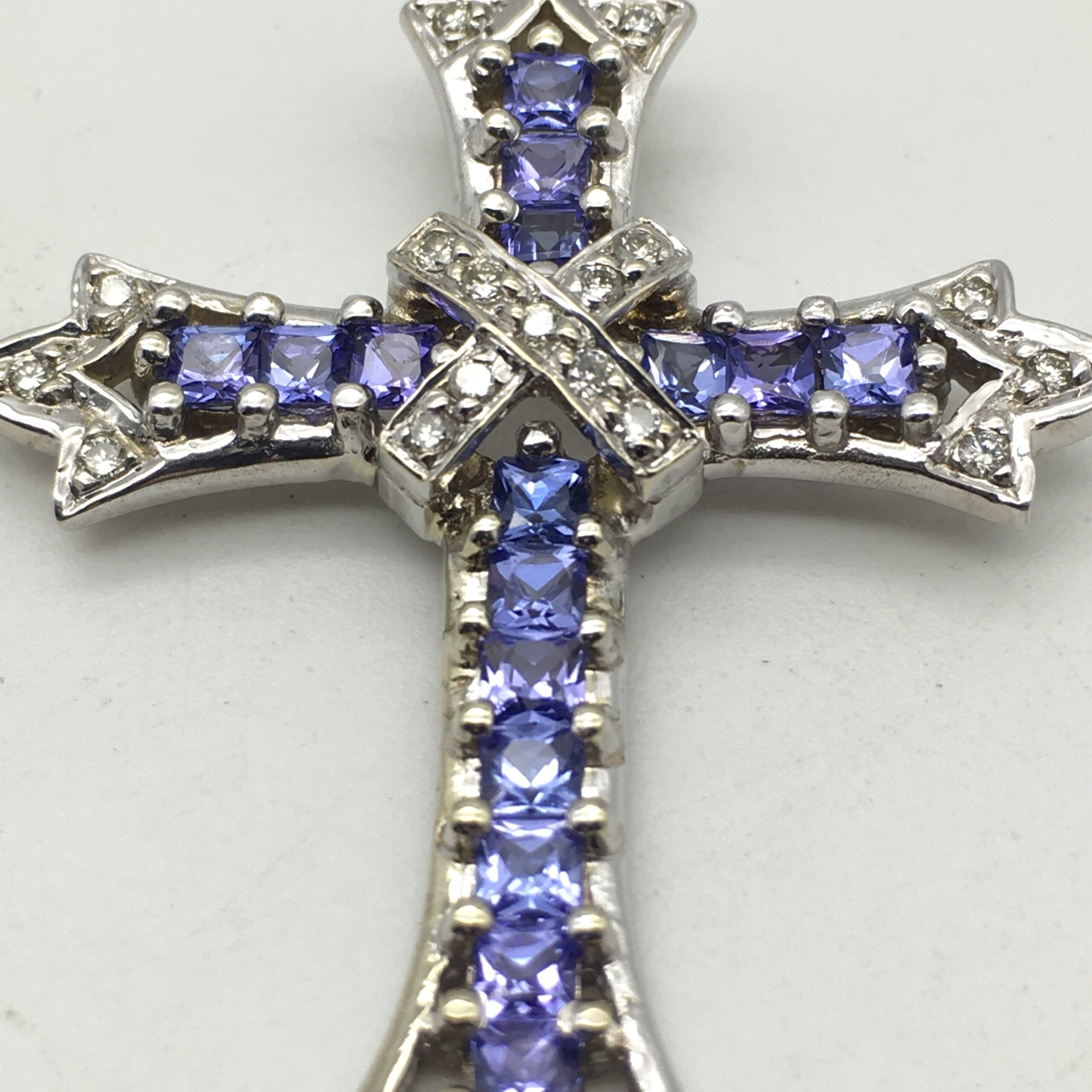 Amazing 9ct White Gold, Diamond & Tanzanite Cross - Image 4