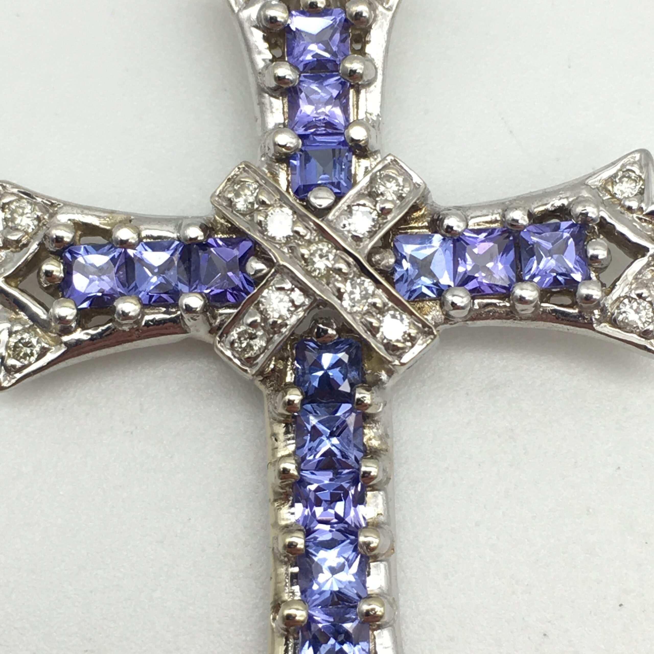 Amazing 9ct White Gold, Diamond & Tanzanite Cross - Image 2