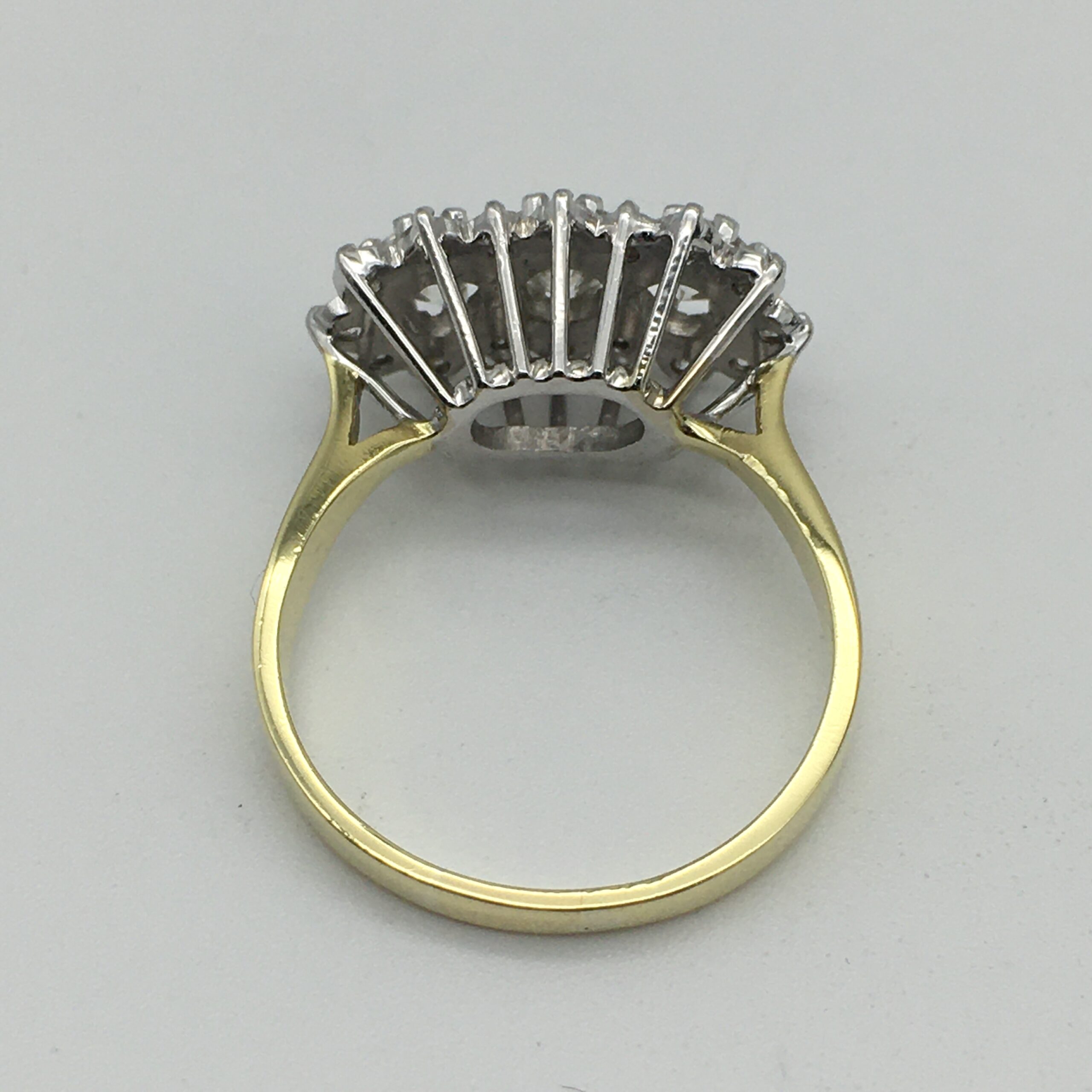 Fabulous 18ct Gold & Diamond Ring - Image 7