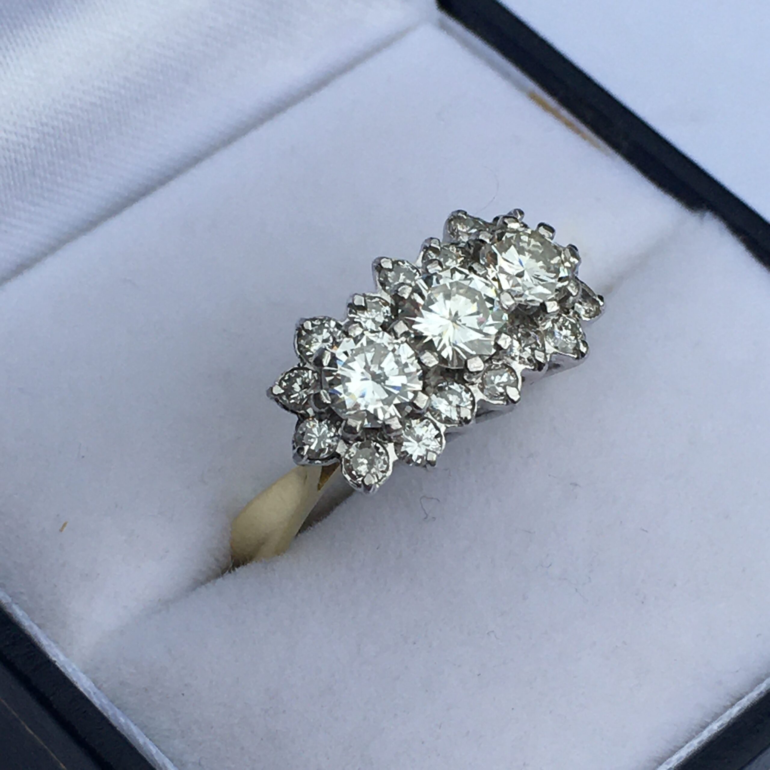 Fabulous 18ct Gold & Diamond Ring