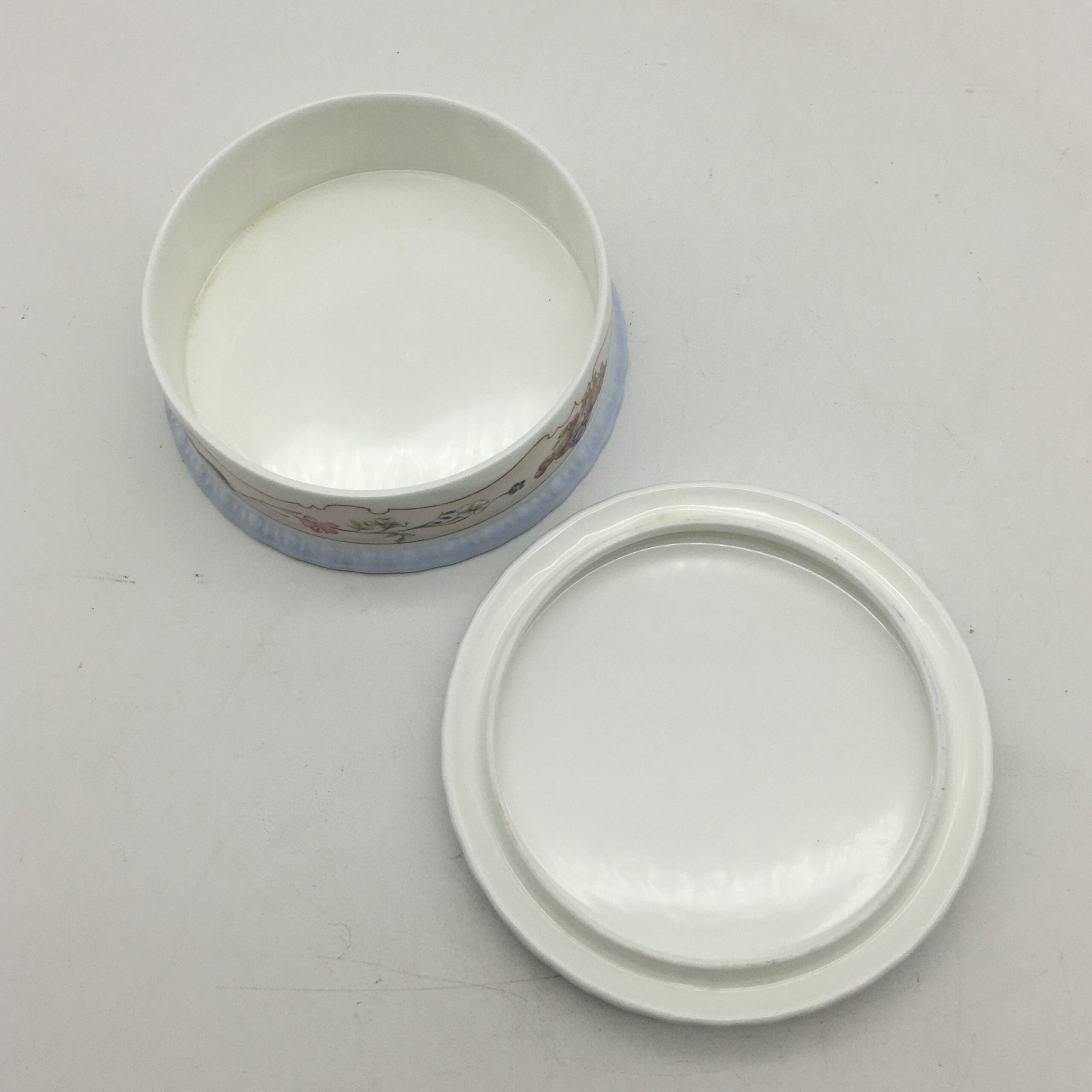 Royal Doulton ‘Brambly Hedge’ Birthday Trinket Box - Image 8