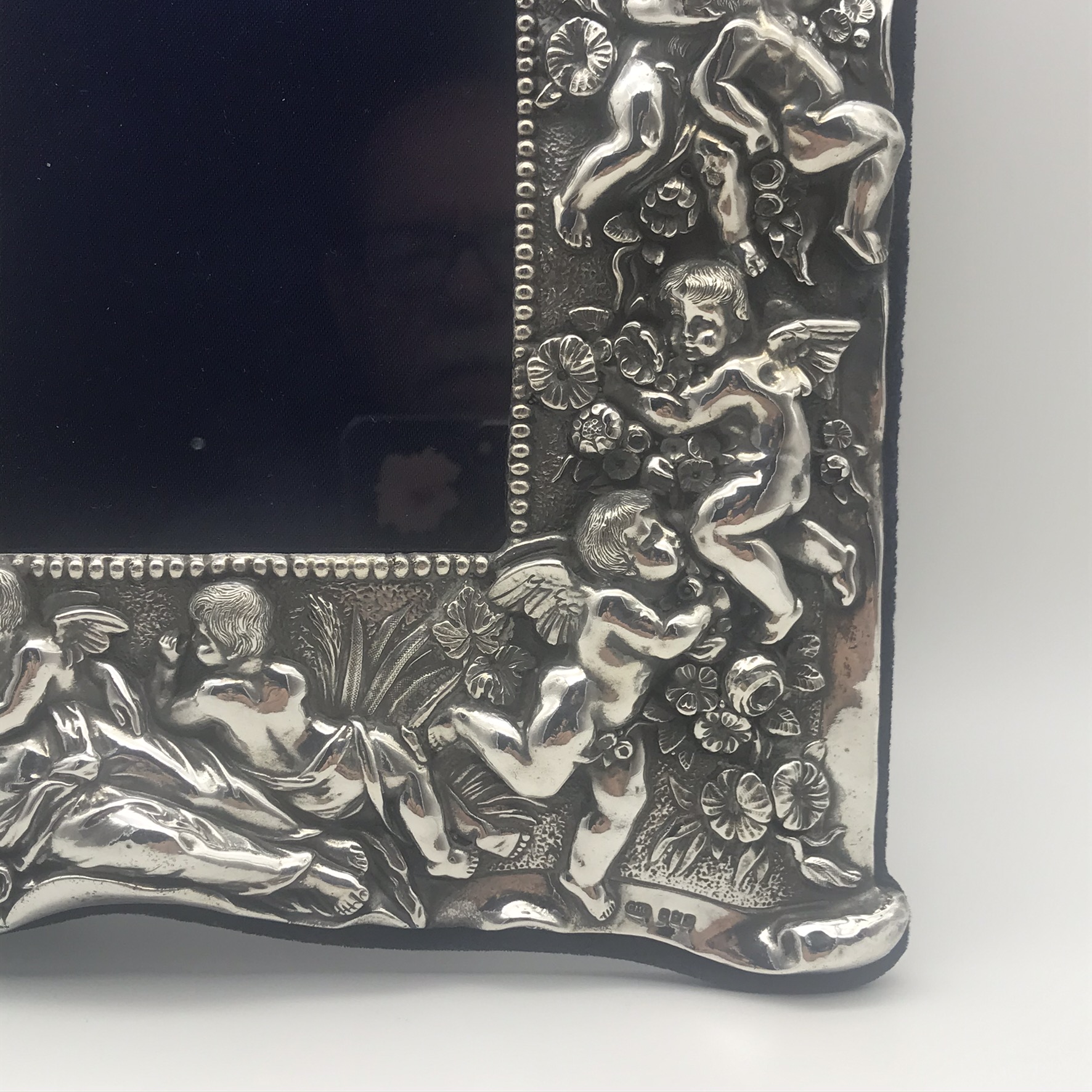 Exquisite Vintage Solid Silver ‘Cherubs’ Photo Frame - Image 8
