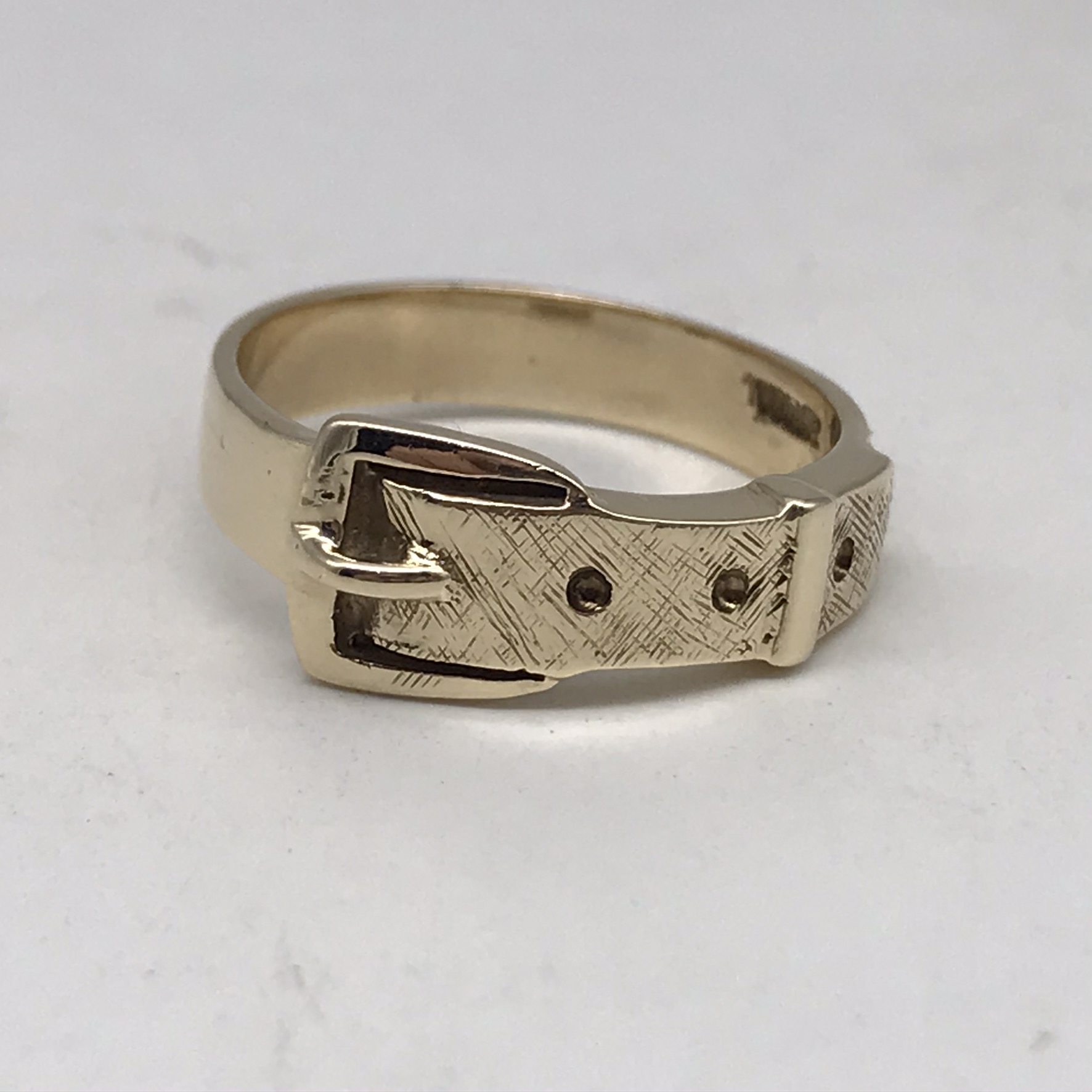 Vintage 9ct Gold ‘Buckle’ Ring (Zeeta Jewellers)