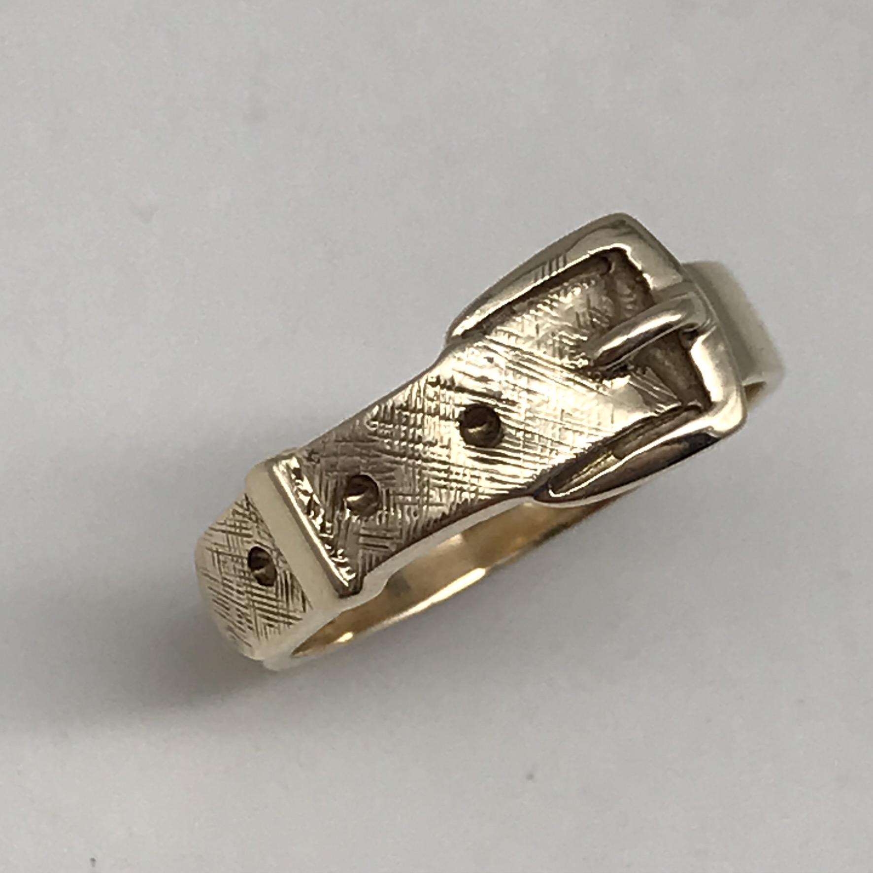 Vintage 9ct Gold ‘Buckle’ Ring (Zeeta Jewellers) - Image 2