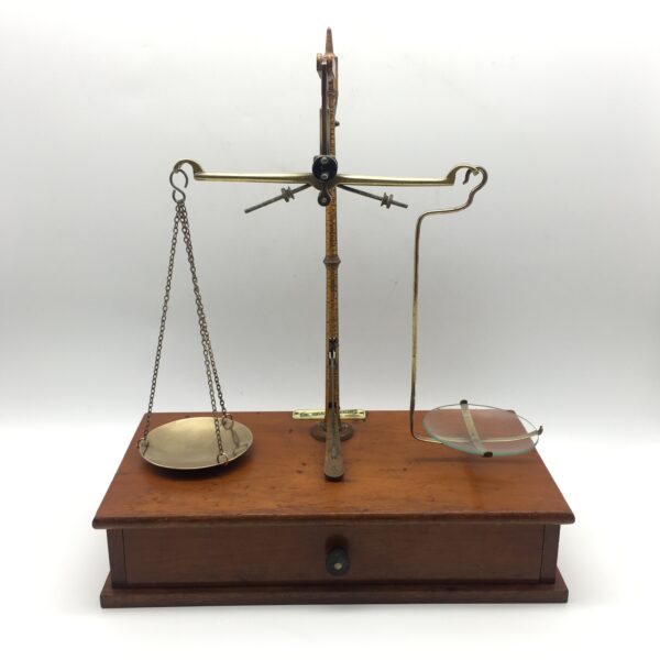Vintage Wooden and Brass Pharmacy ‘DE GRAVE SHORT’ Scale
