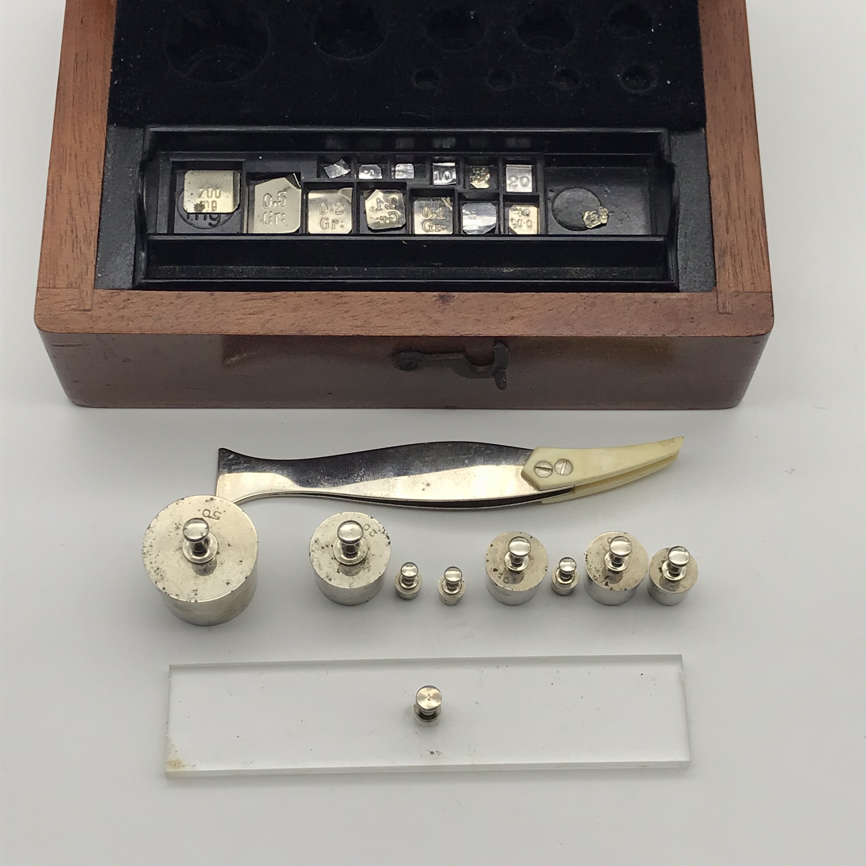 Early Wooden Boxed Set of Weights - Image 6