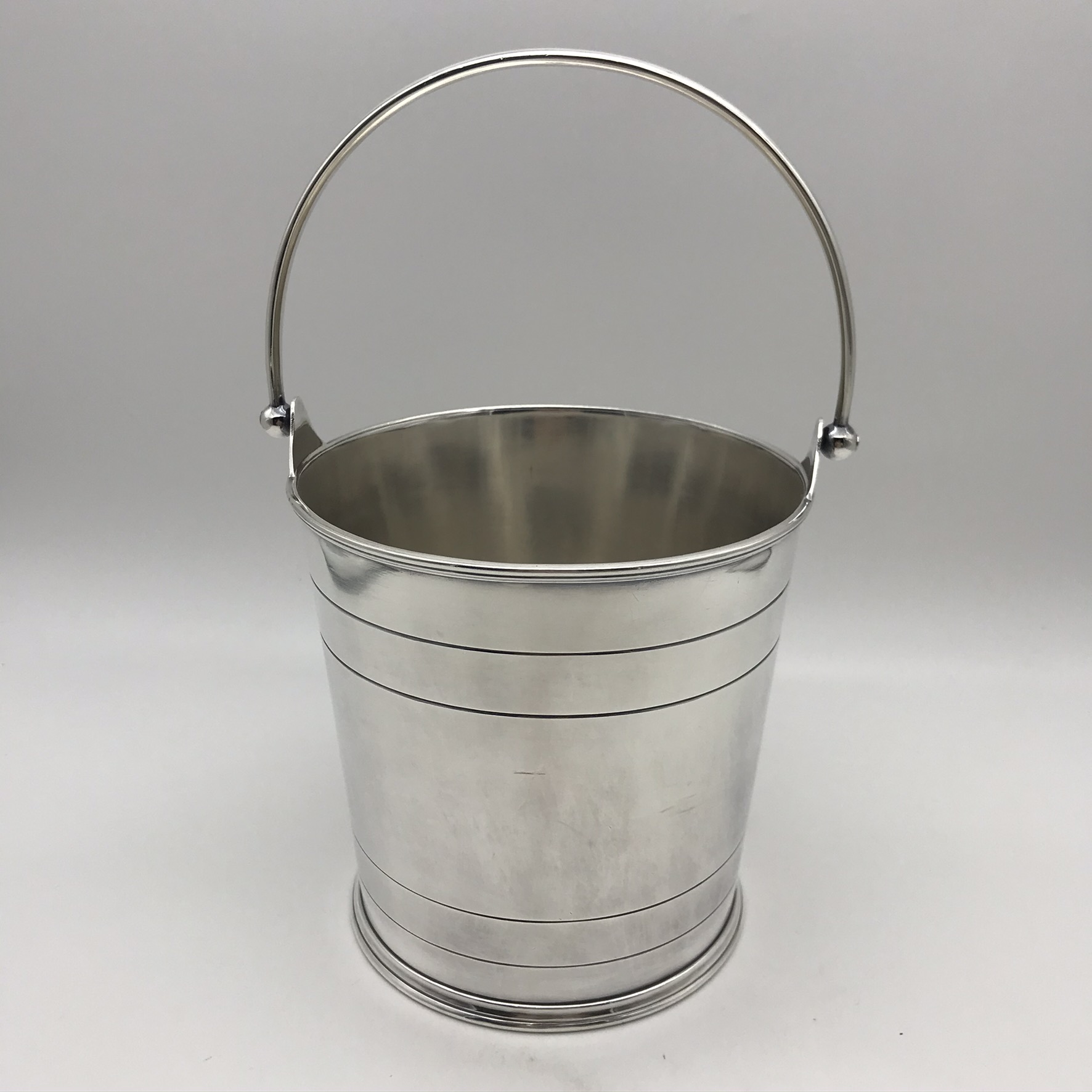 Fine Quality Antique Silver-Plated Ice Bucket (Daniel & Arter)