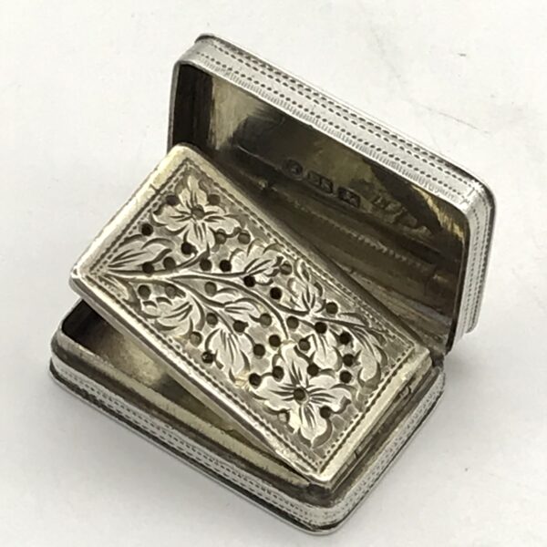 Charming Antique Silver Vinaigrette (1840)