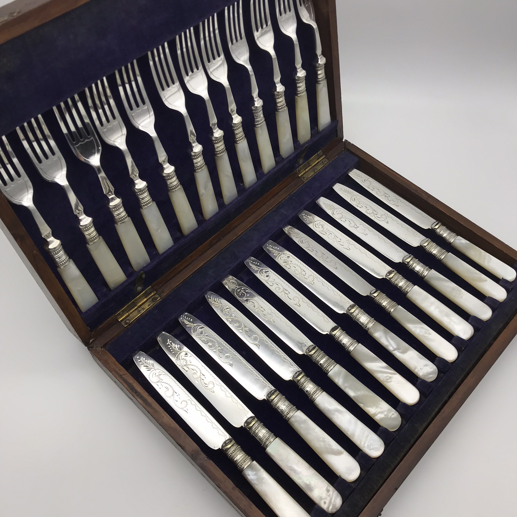 Antique Mother-of-Pearl Handled Dessert Knives & Forks (Cased)