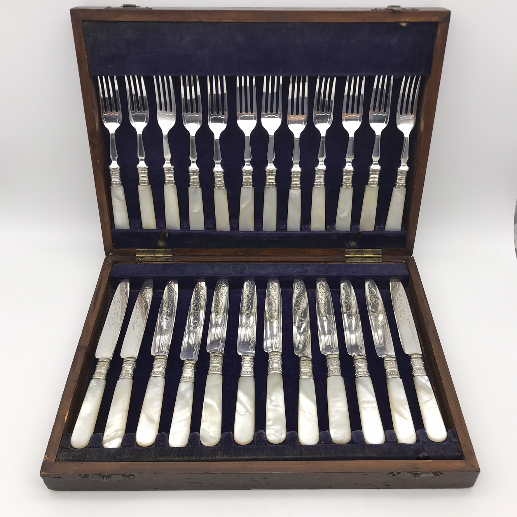 Antique Mother-of-Pearl Handled Dessert Knives & Forks (Cased) - Image 2