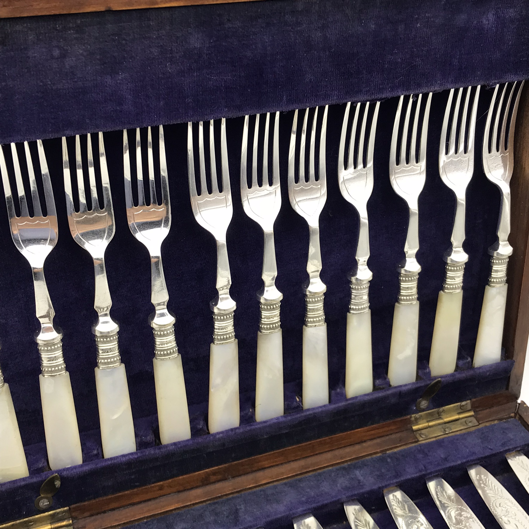 Antique Mother-of-Pearl Handled Dessert Knives & Forks (Cased) - Image 3