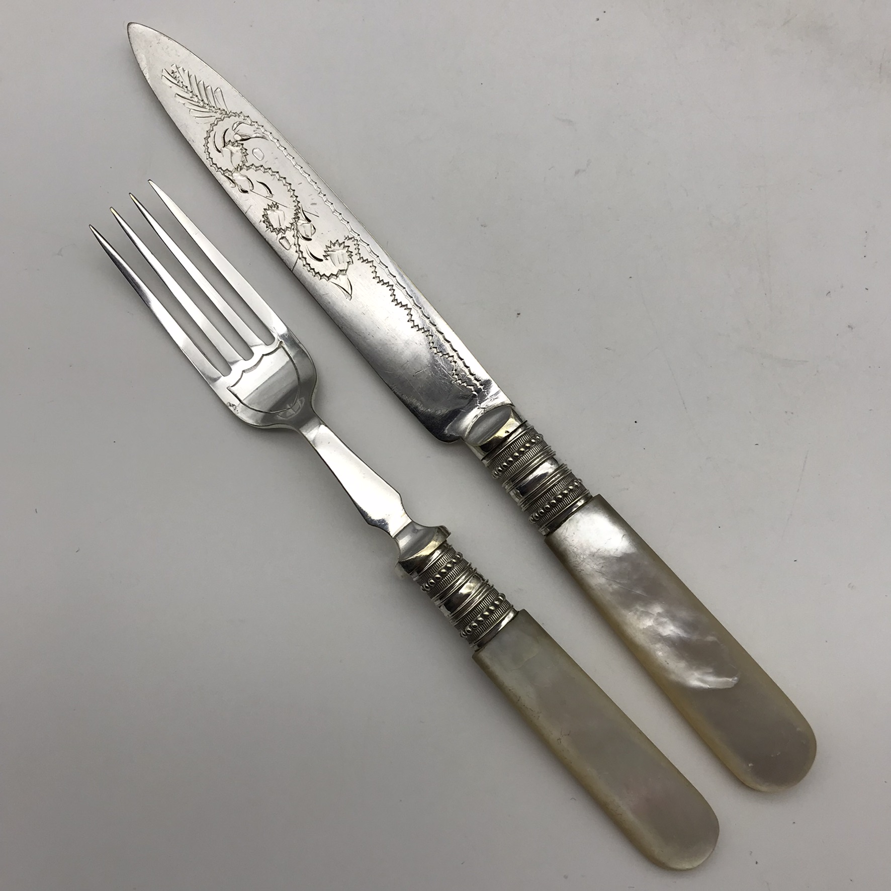 Antique Mother-of-Pearl Handled Dessert Knives & Forks (Cased) - Image 4