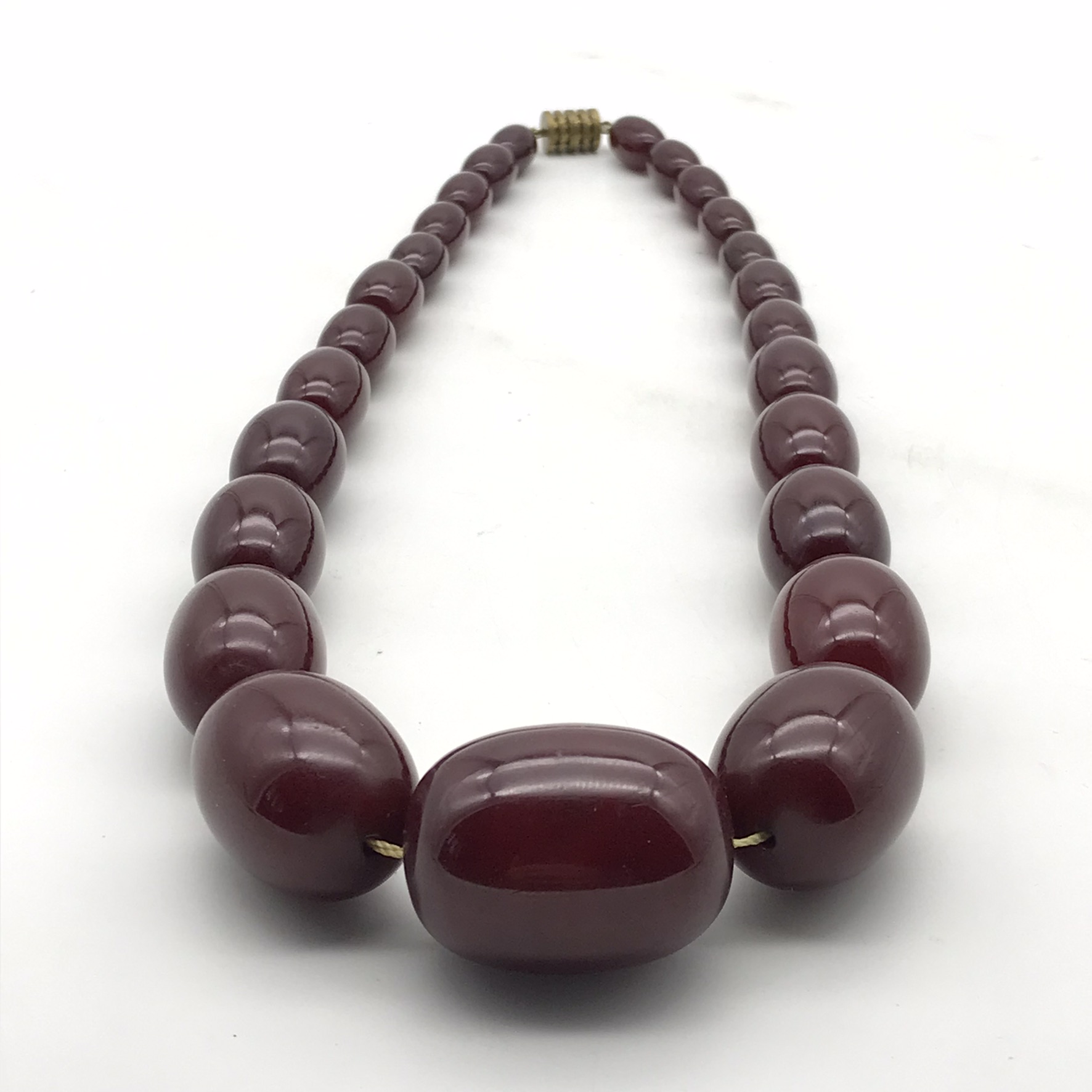 1930/40’s ‘Cherry Amber’ Bakelite Necklace - Image 4