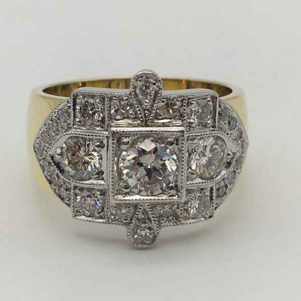 Impressive 18ct Gold & Diamond Ring