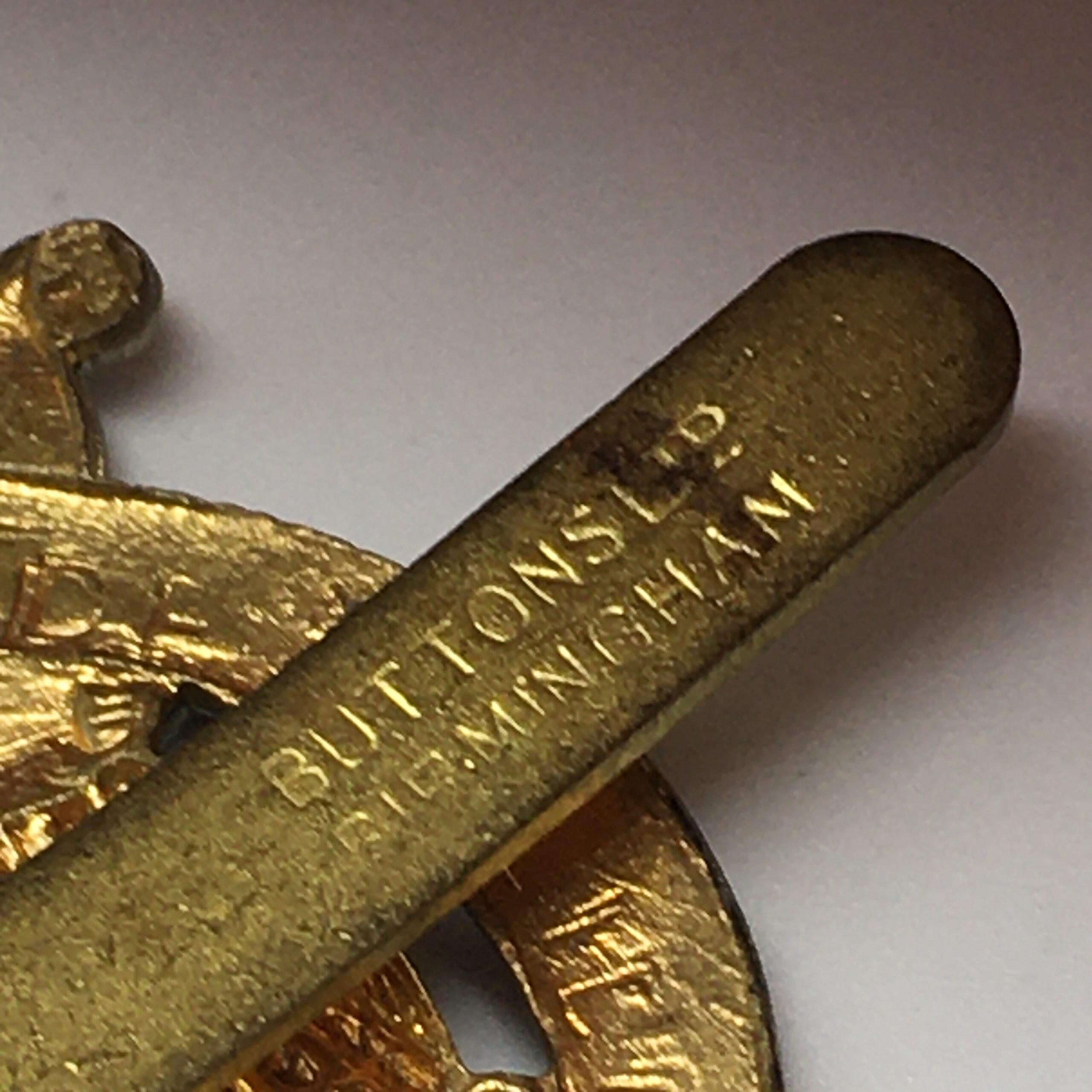 British – ‘Royal Army Pay Corps’ Cap Badge (Buttons Ltd) - Image 4