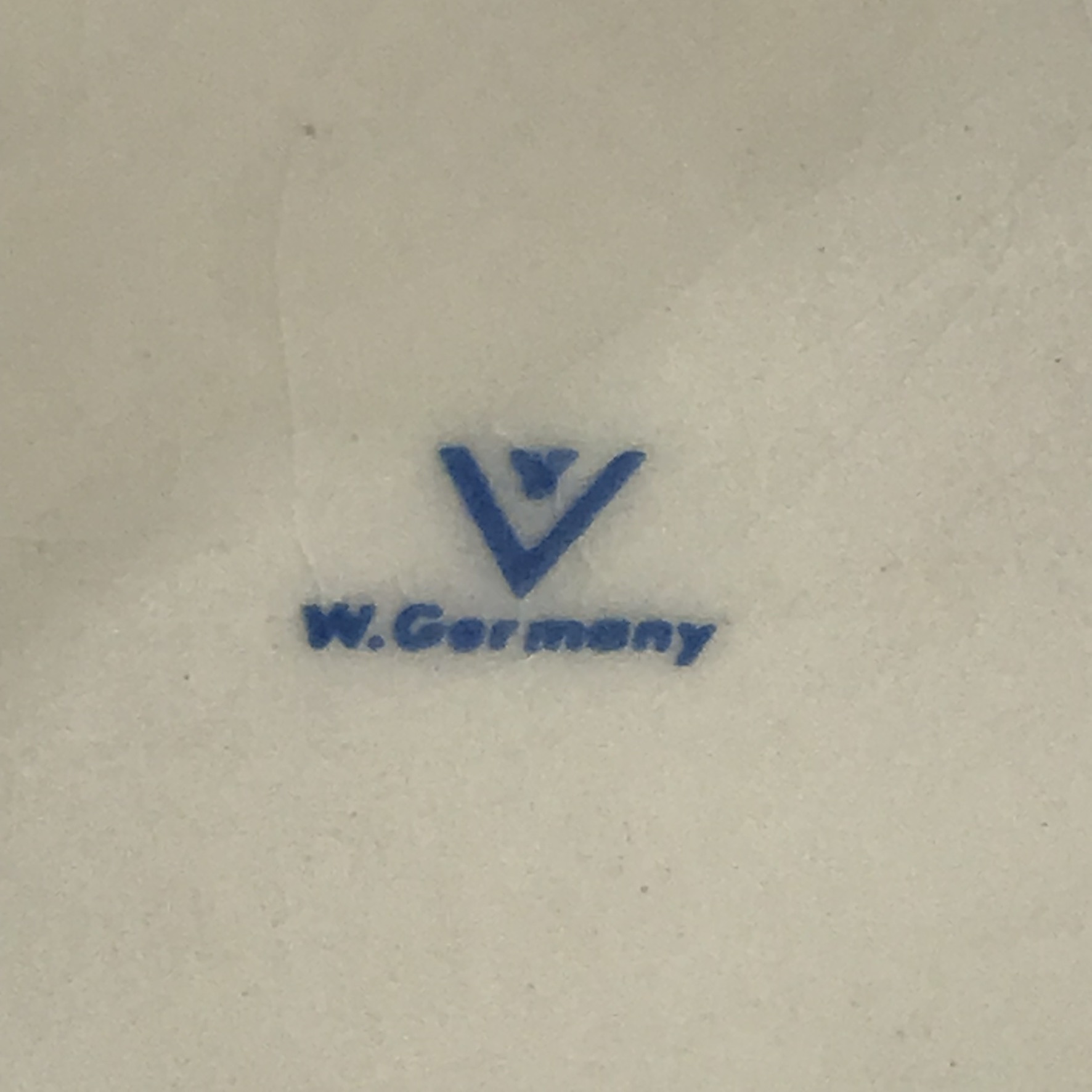 Adorable Hummel ‘Playmates’ Figurine (58) - Image 9