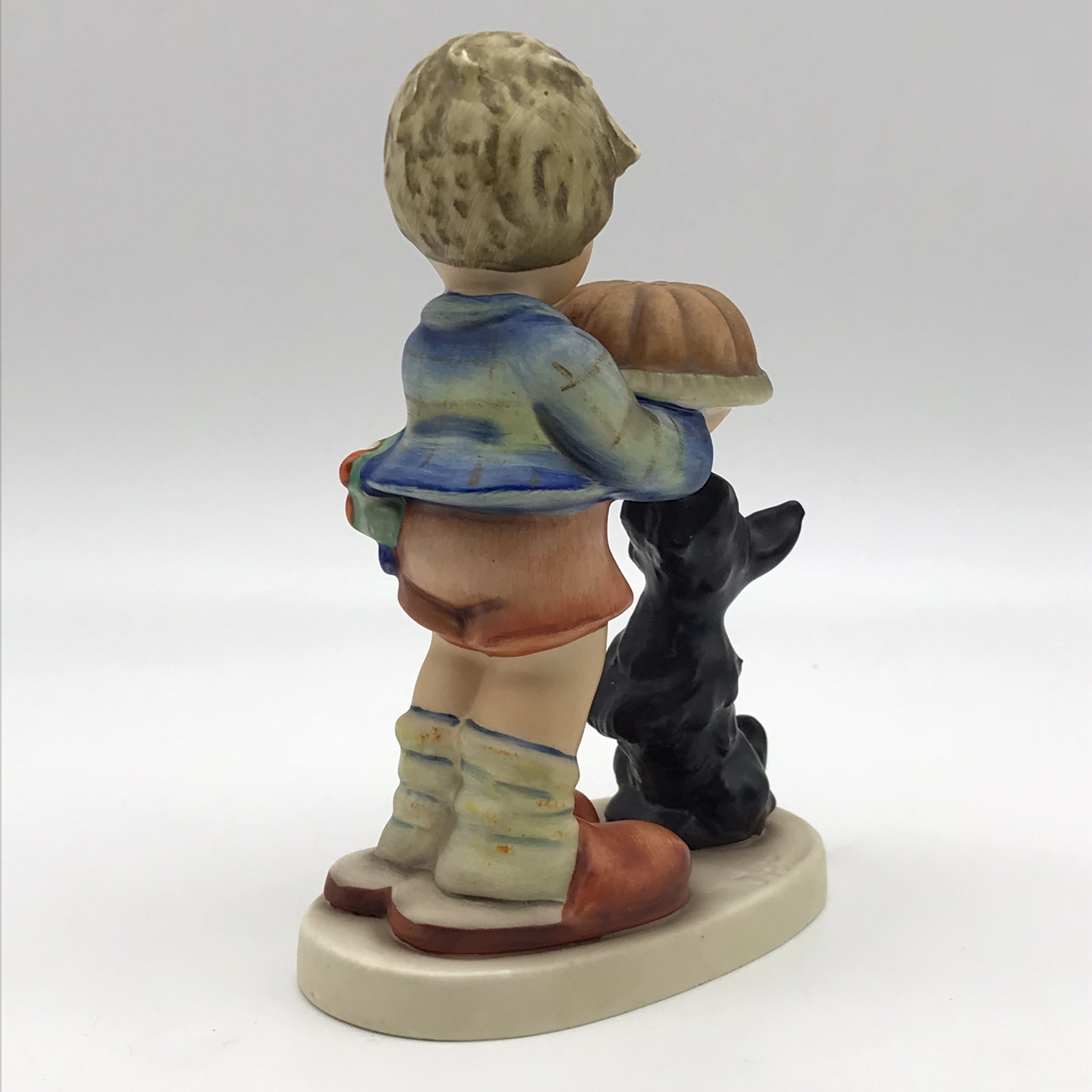Cute Hummel ‘Begging His Share’ Figurine (9) - Image 5