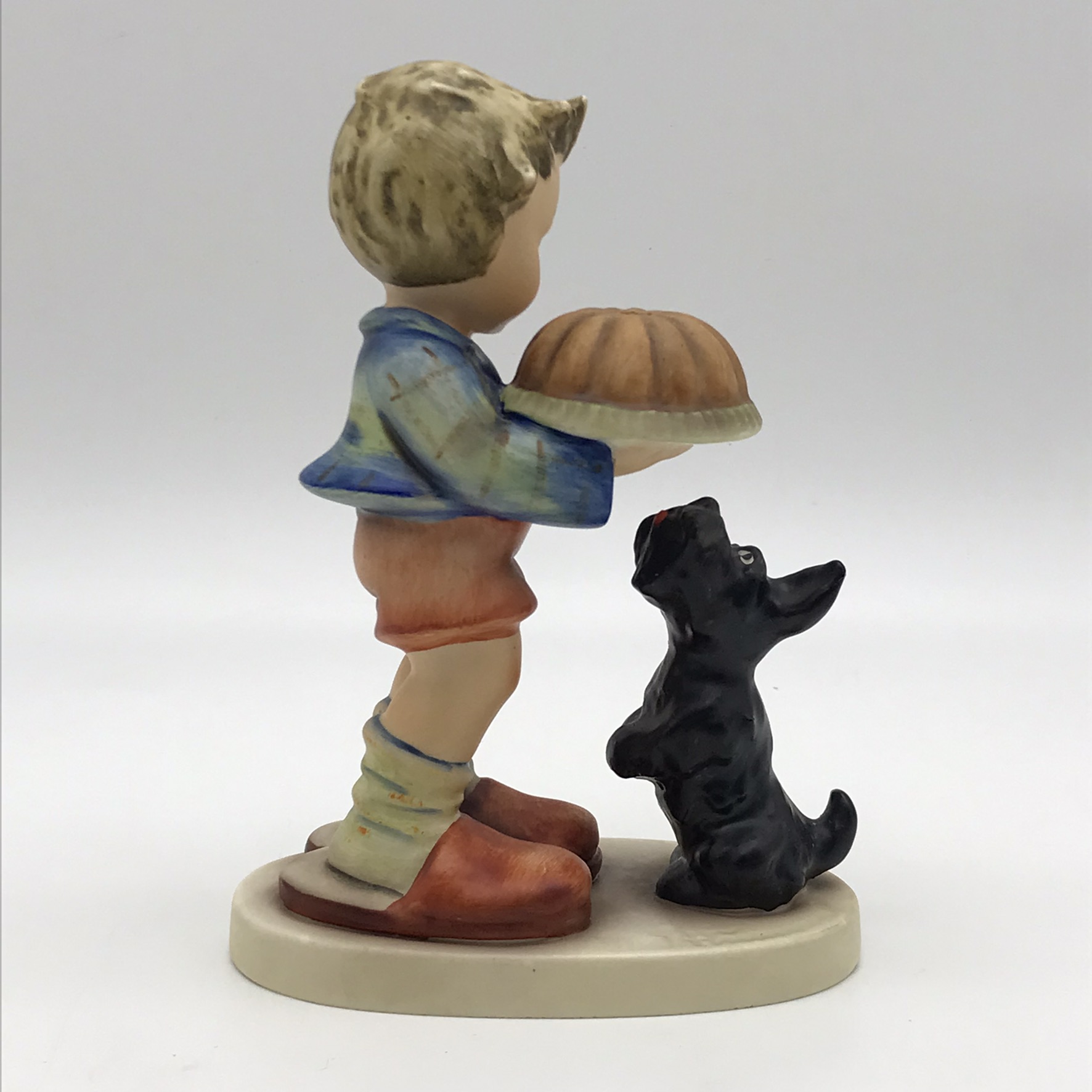 Cute Hummel ‘Begging His Share’ Figurine (9) - Image 7