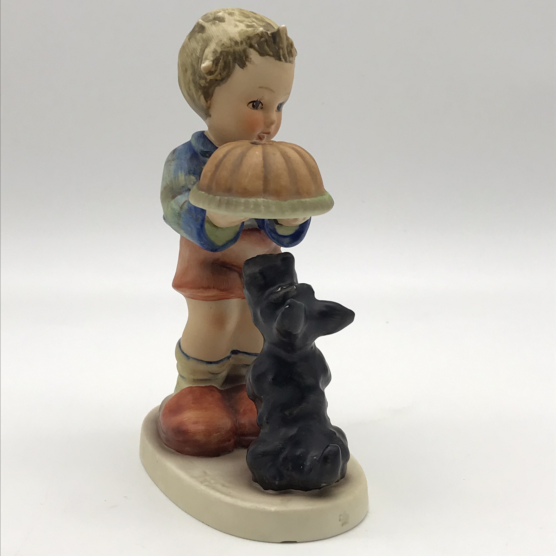 Cute Hummel ‘Begging His Share’ Figurine (9) - Image 6