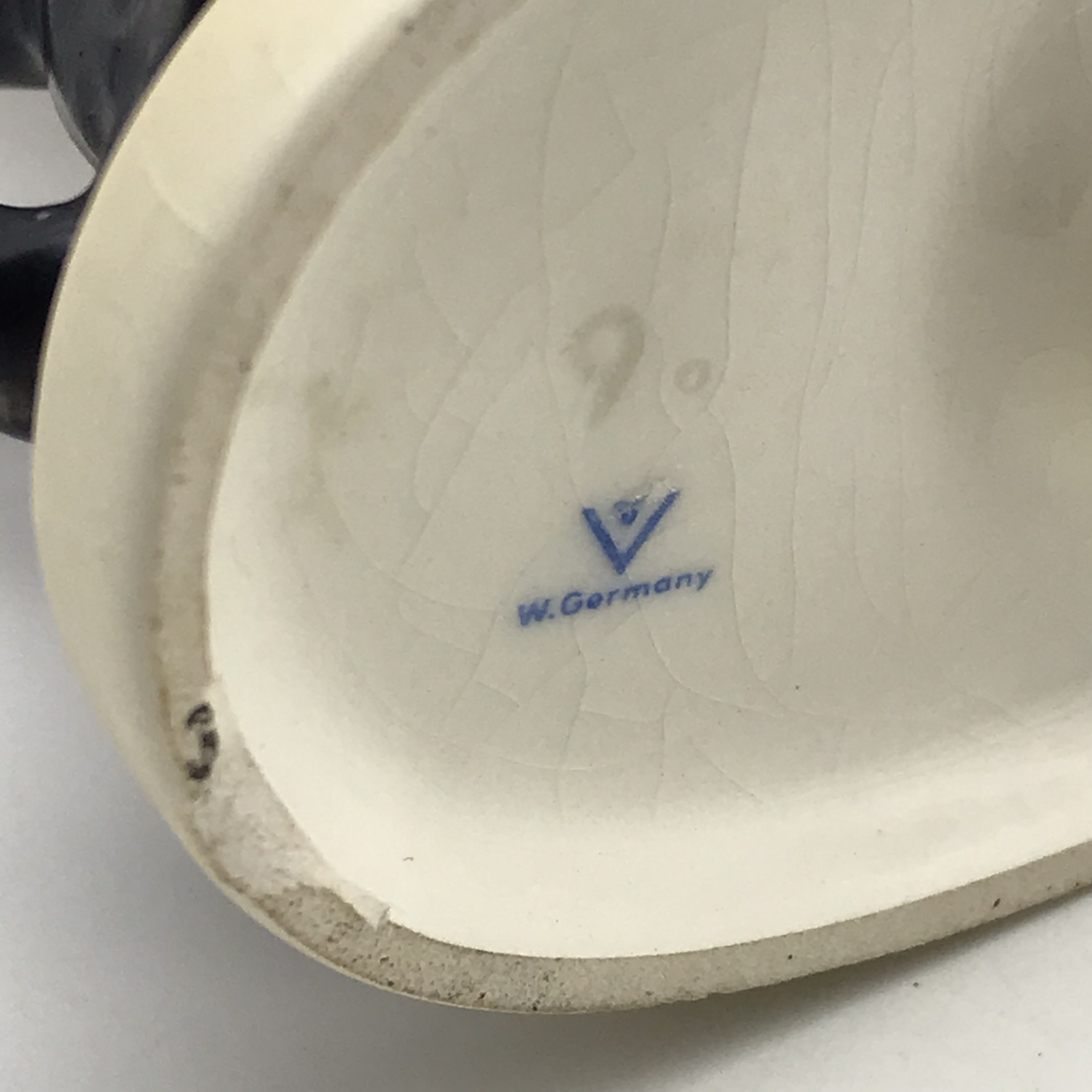 Cute Hummel ‘Begging His Share’ Figurine (9) - Image 11