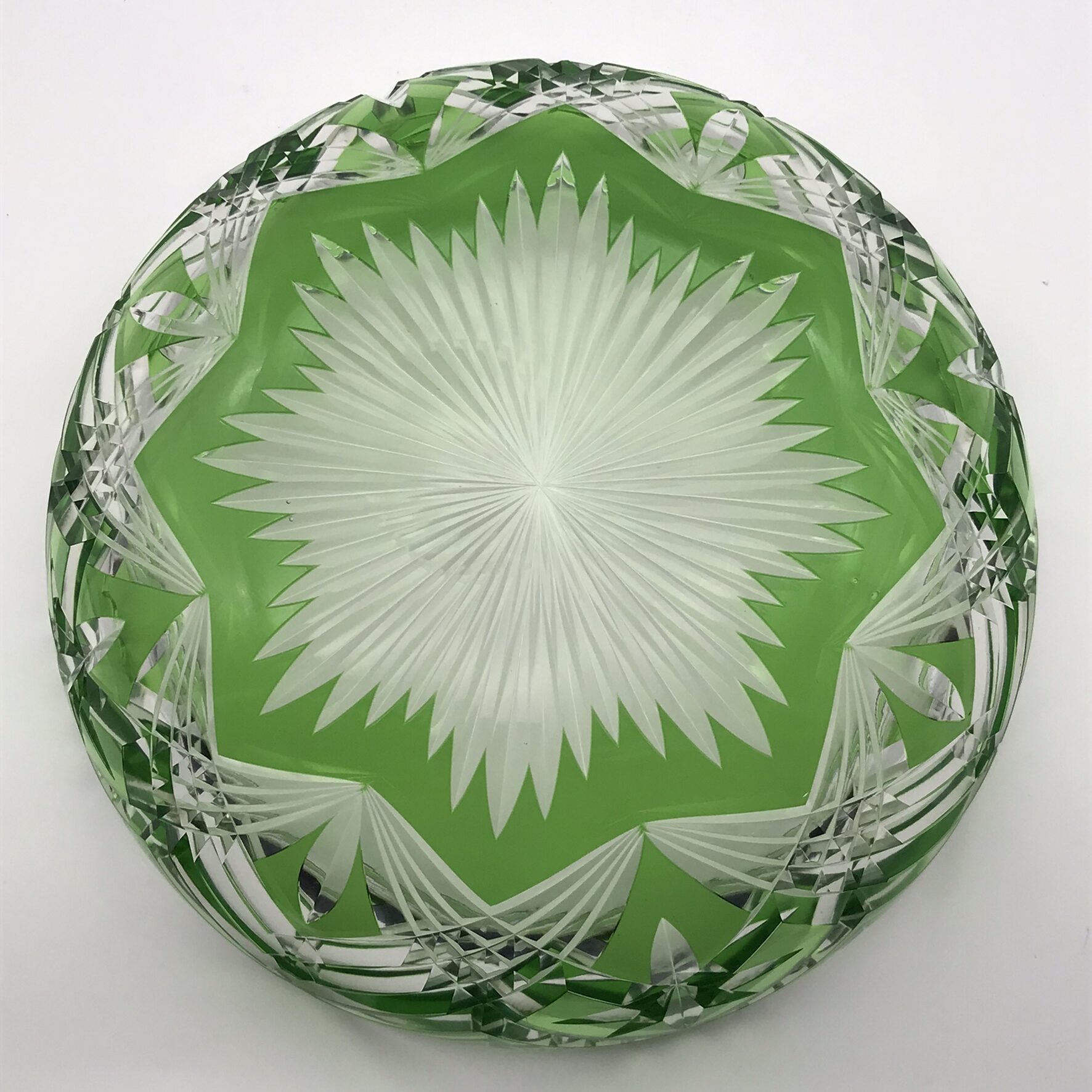 Beautiful Vintage Green ‘Cut to Clear’ Crystal Bowl - Image 8