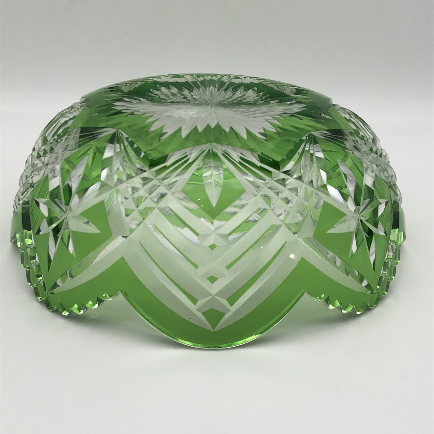 Beautiful Vintage Green ‘Cut to Clear’ Crystal Bowl - Image 7