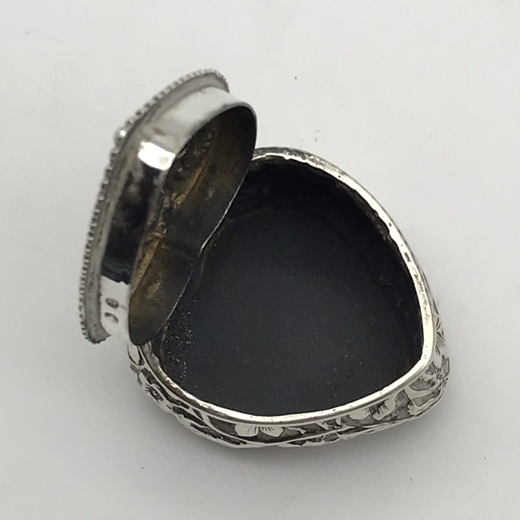 Small Victorian Silver Heart Box (1895) - Image 6